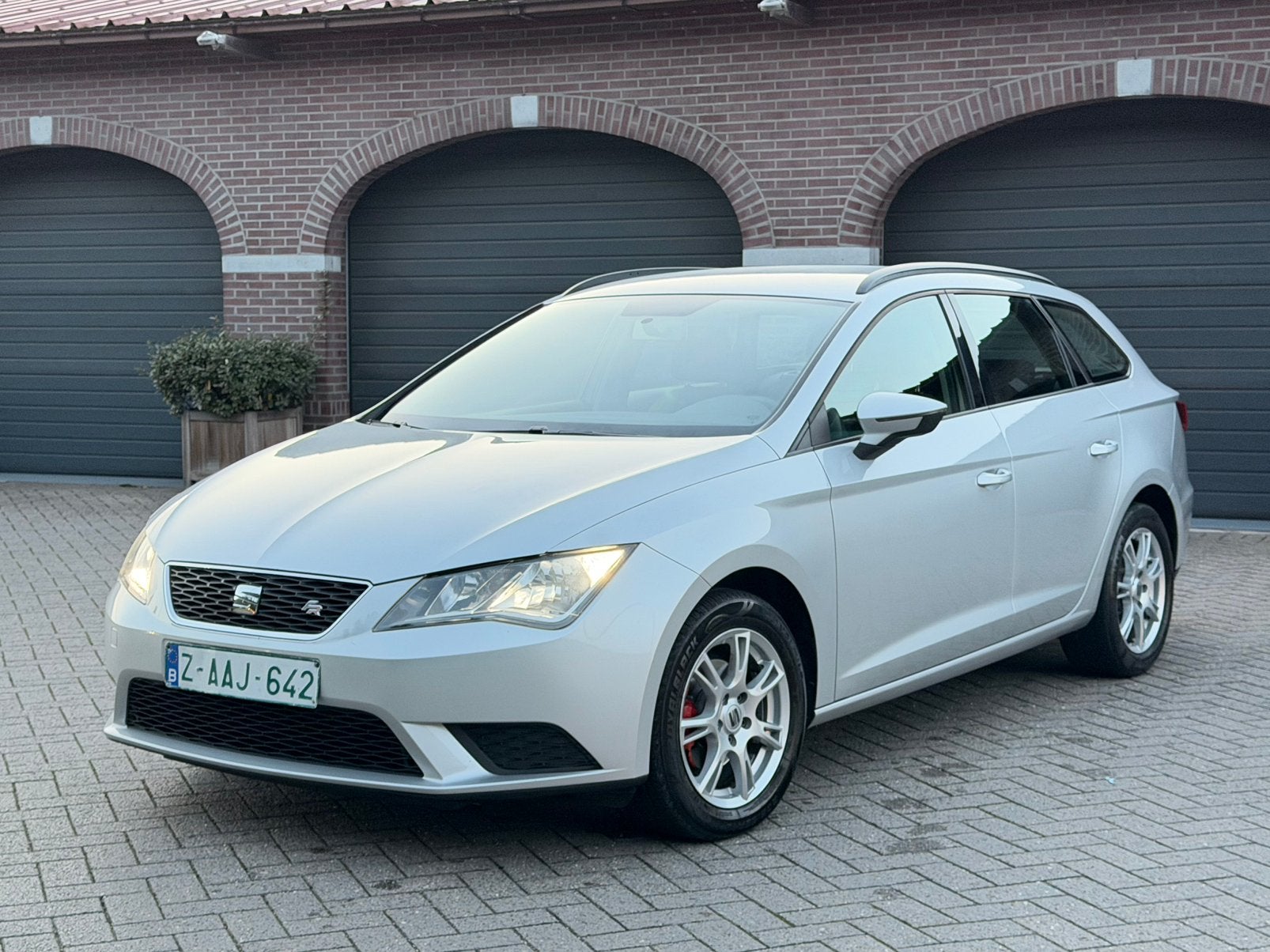 SEAT LEON ST 1.6CC EURO 5B 2015 105PK ZEER PROPER GARANTIE, Auto's, Bluetooth, Euro 5, Leon, Leder