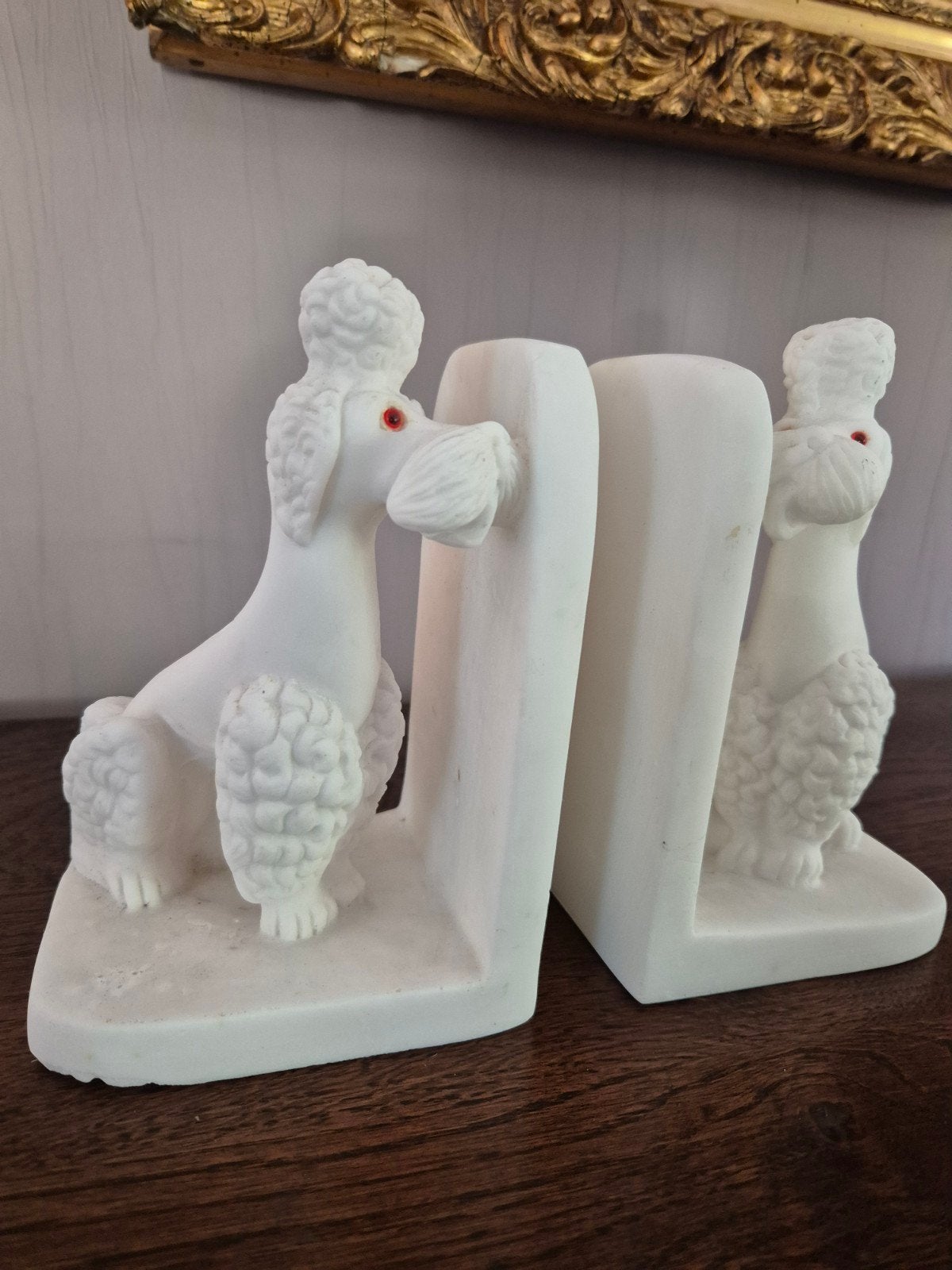 Jaren 60 albino poedel beelden, Ophalen