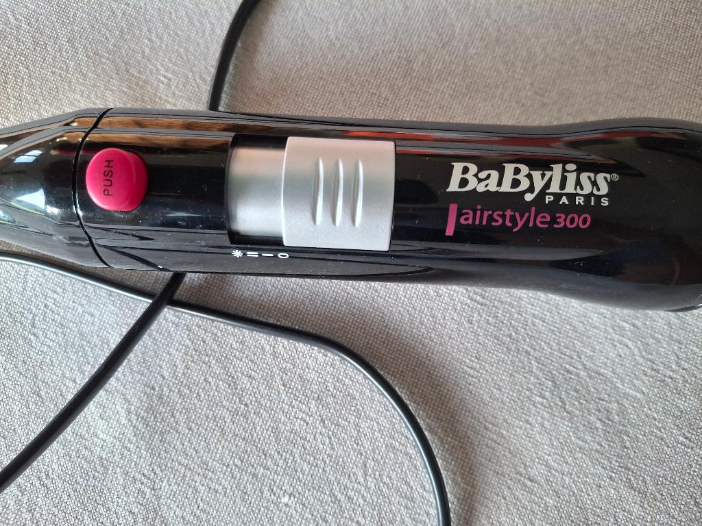 Nieuwe Babyliss airstyle 300 verwarmingsborstel., Handtassen en Accessoires, Uiterlijk | Haarverzorging, Ophalen of Verzenden