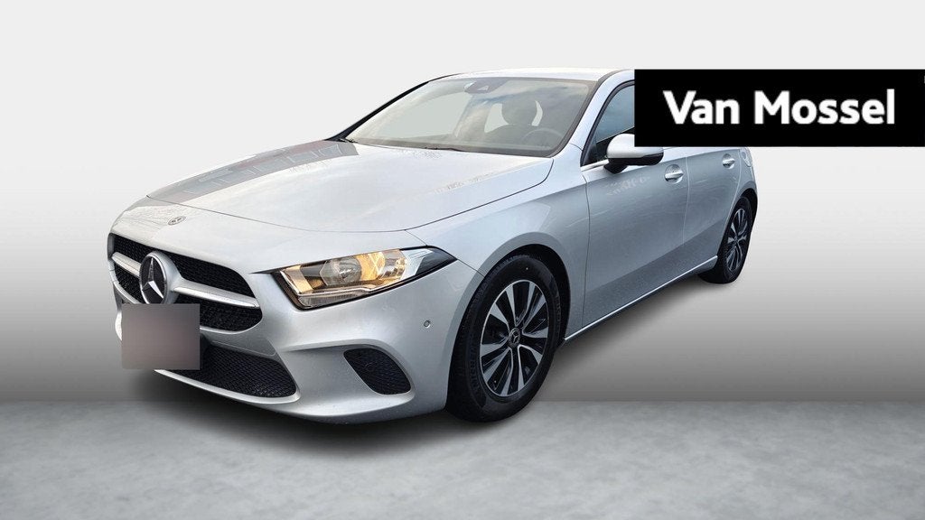 Mercedes-Benz 100-serie 180 d Business Solution + CARPLAY +, Entreprise, 116 ch, Entretenue par le concessionnaire, 5 portes