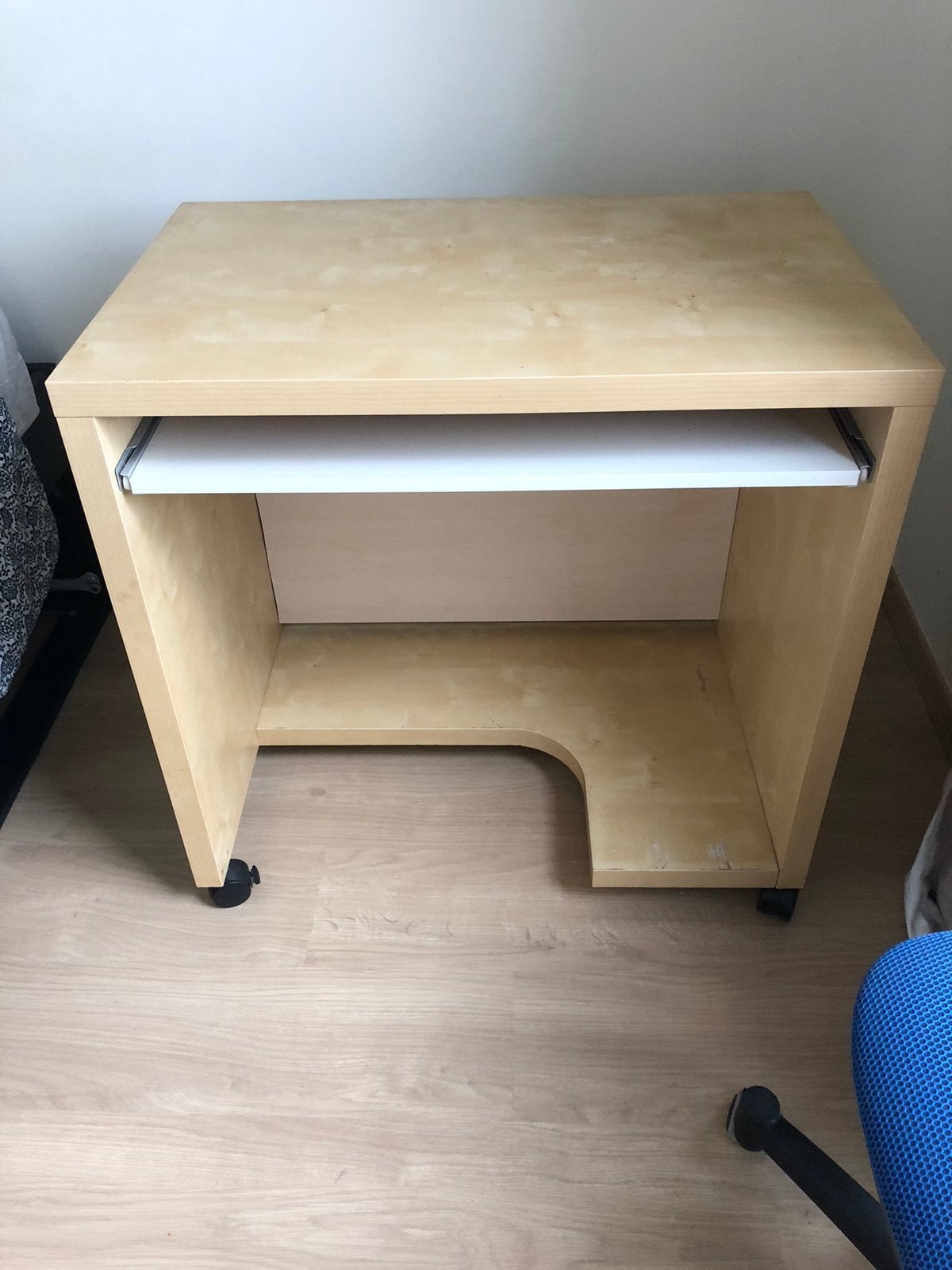 Bureau met verstelbare stoel, Huis en Inrichting, Kasten | Computermeubels, Ophalen, Zo goed als nieuw