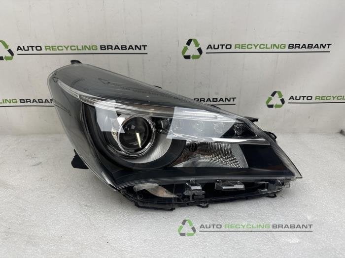 Phare droit d'un Toyota Yaris, -, 3 mois de garantie, Utilisé, -