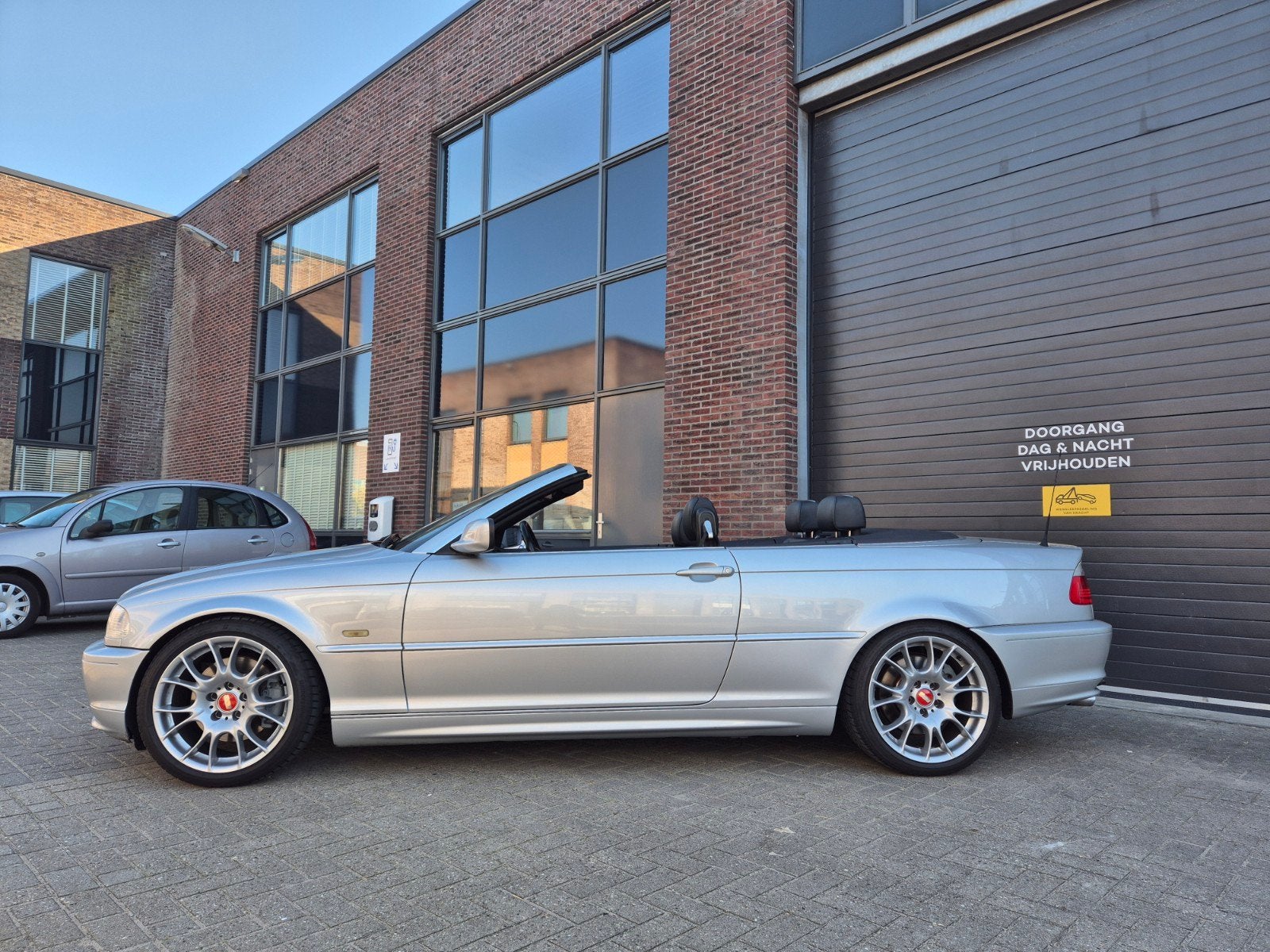 BMW 330ci Cabriolet E46 2001 BBS 18 inch, Auto's, Automaat, Dealer onderhouden, Achterwielaandrijving, Zwart