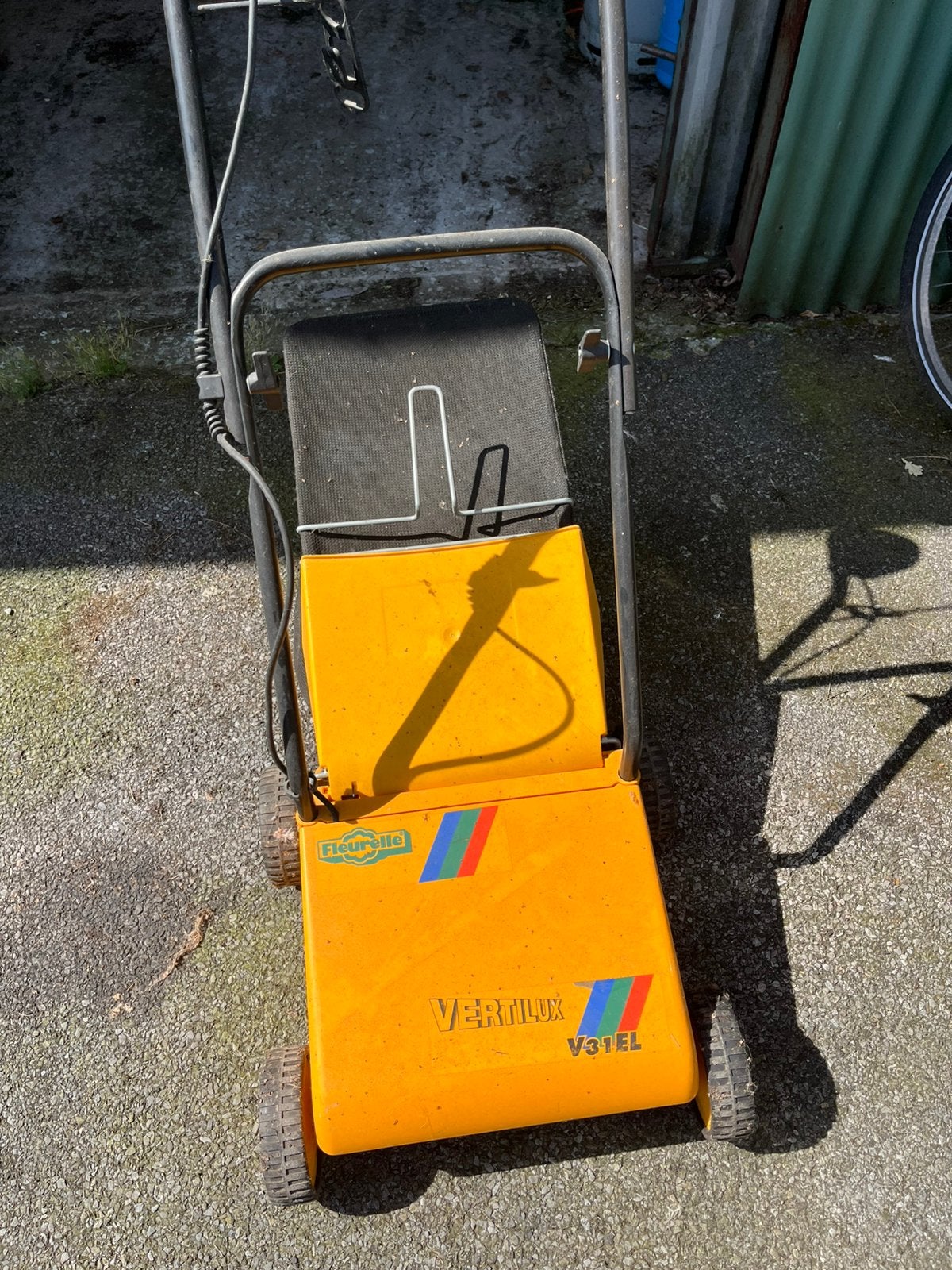 Elektrische verticuteermachine  1 X gebruikt, Tuin en Terras, Ophalen, Zo goed als nieuw, Elektrisch