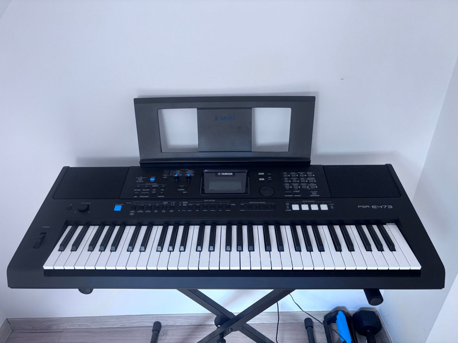 Clavier Yamaha PSR E473 + trépied, Muziek en Instrumenten, Keyboards, Ophalen, Zo goed als nieuw, Yamaha