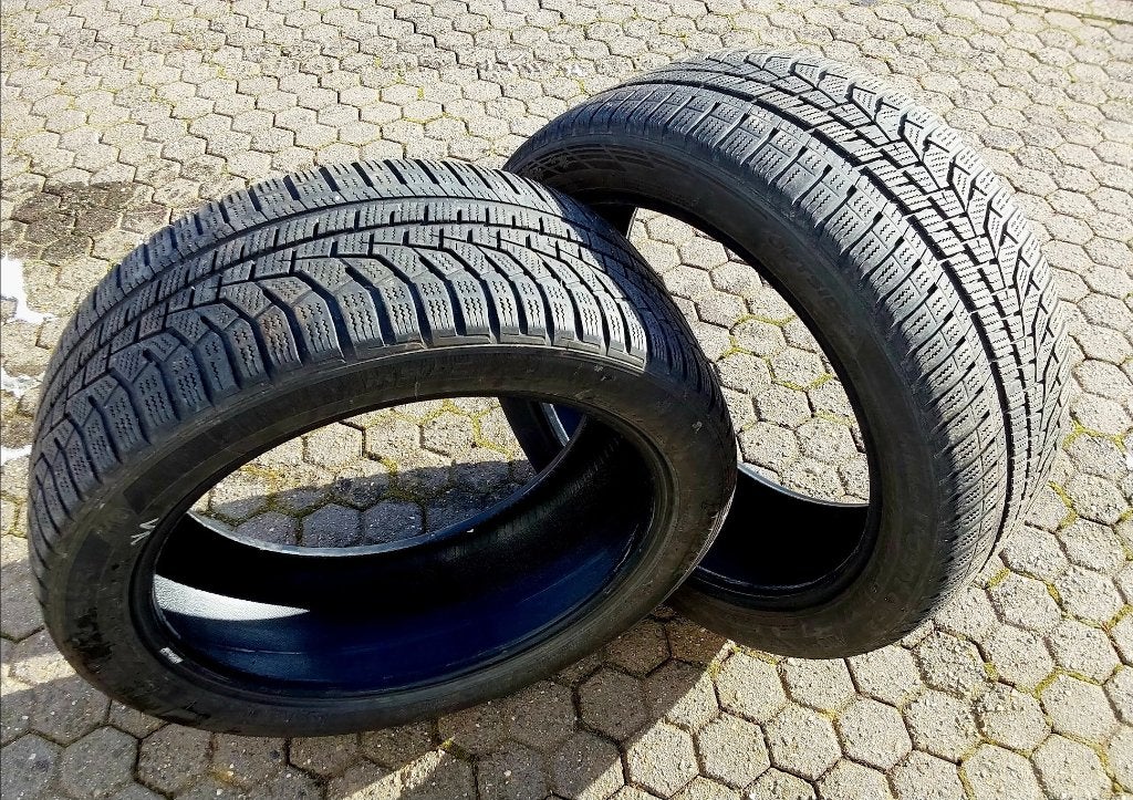 2 bons pneus hiver Hankook 225/45-18, Pneus hiver, Enlèvement, Utilisé, 225 mm