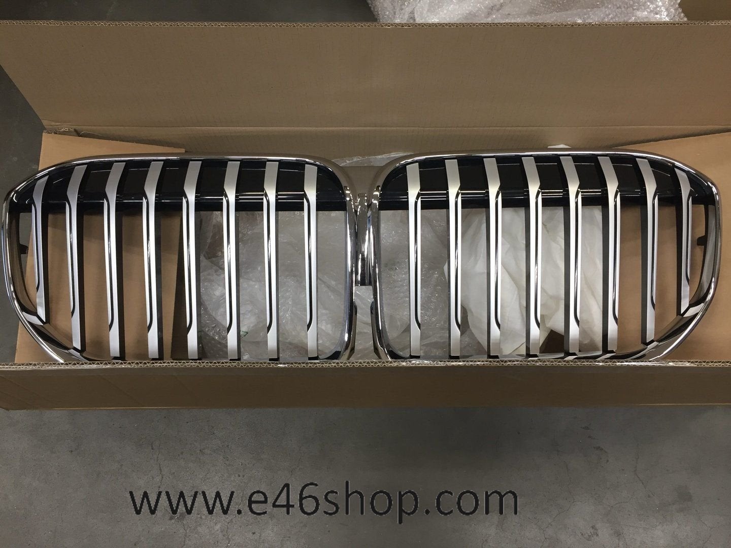 GRILL / NIEREN BMW G11 G12 LCI OE 51137475318, -, -, Nieuw, Ophalen of Verzenden