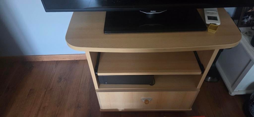 Tv kastje op wielen, Ophalen