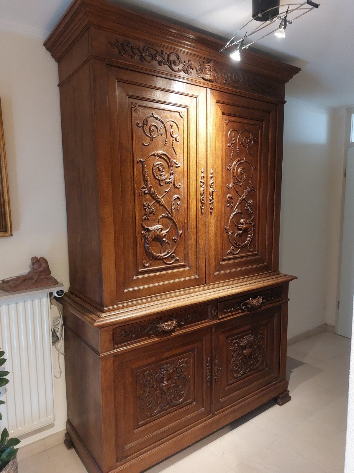 Antieke Eiken kast dauphin 237cm hoog 65 diep x 150 cm breed, Antiek en Kunst, Ophalen