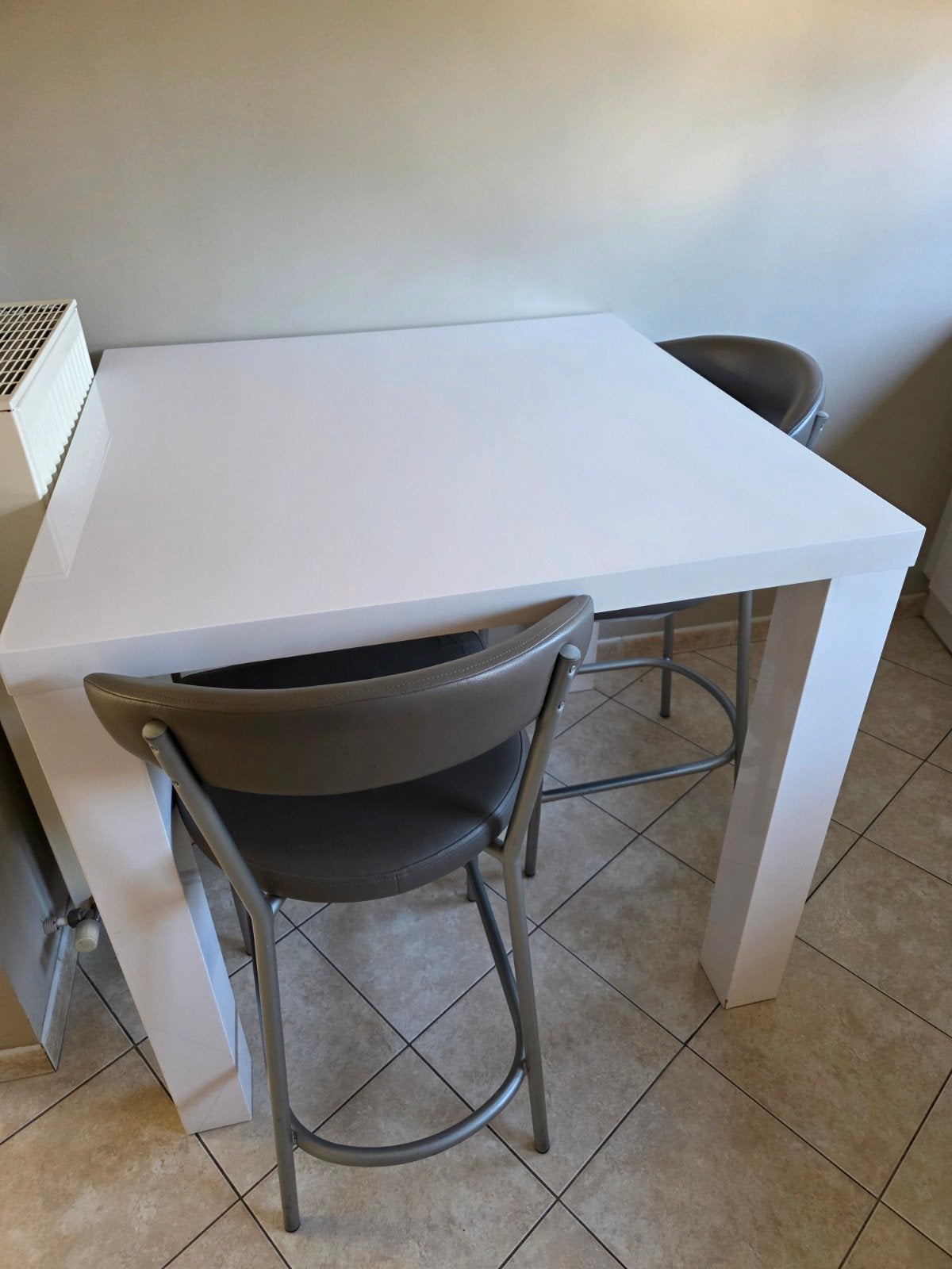 Hoge tafel met 2 stoelen, Enlèvement