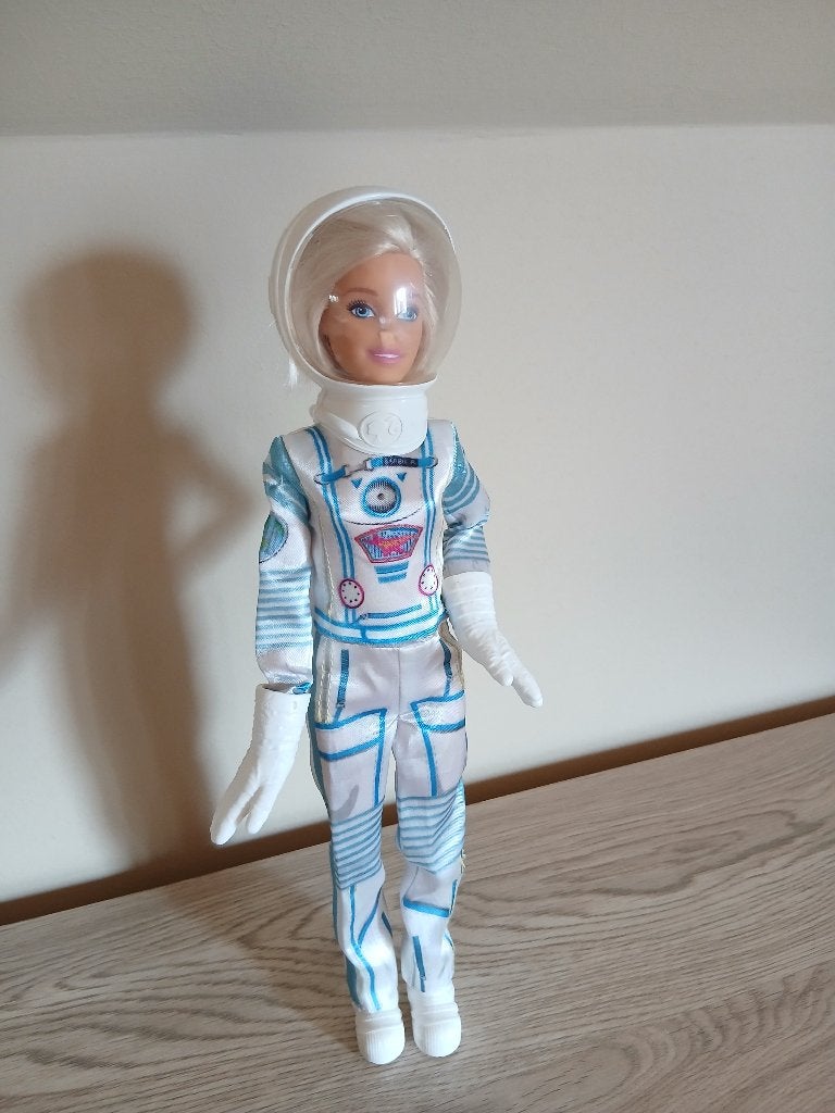 Barbie Astronaut, Enlèvement ou Envoi, Barbie