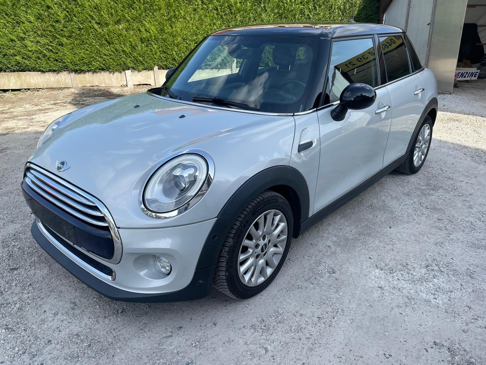 Mini Cooper D 1.5d EU6 5d Full Option Leder Navi, Auto's, Voorwielaandrijving, Zwart, Leder, Bedrijf