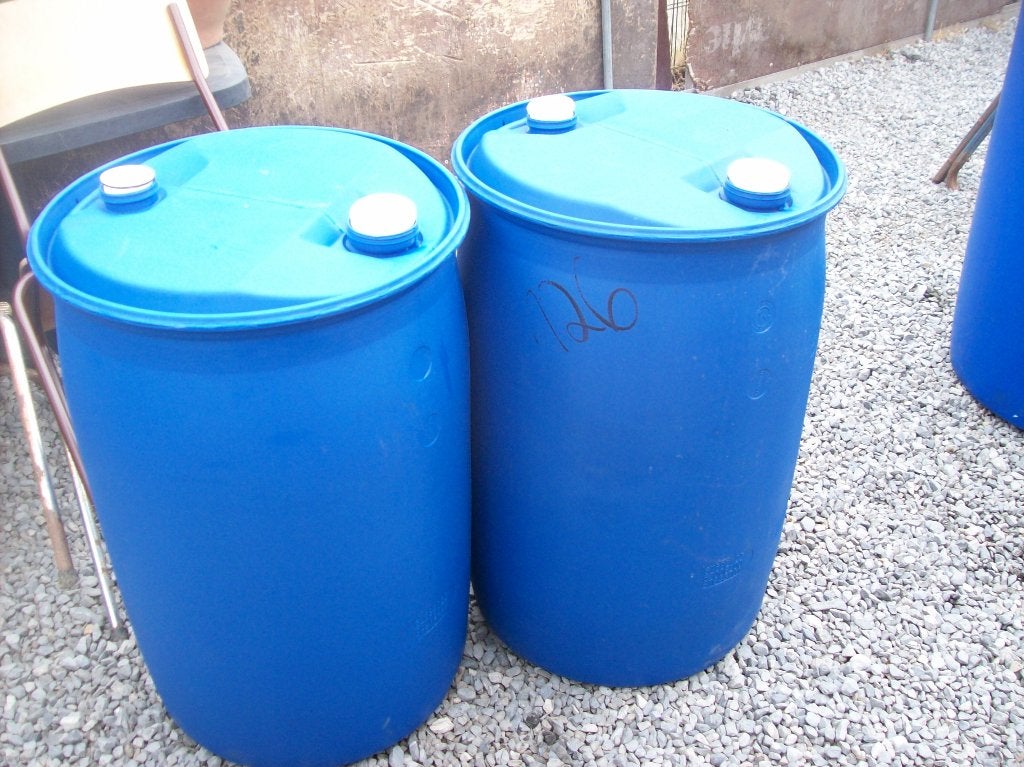 150l vaten / tonnen met 2 schroefdoppen, Tuin en Terras, Regentonnen, 150 liter of meer, Ophalen, Zo goed als nieuw, Kunststof