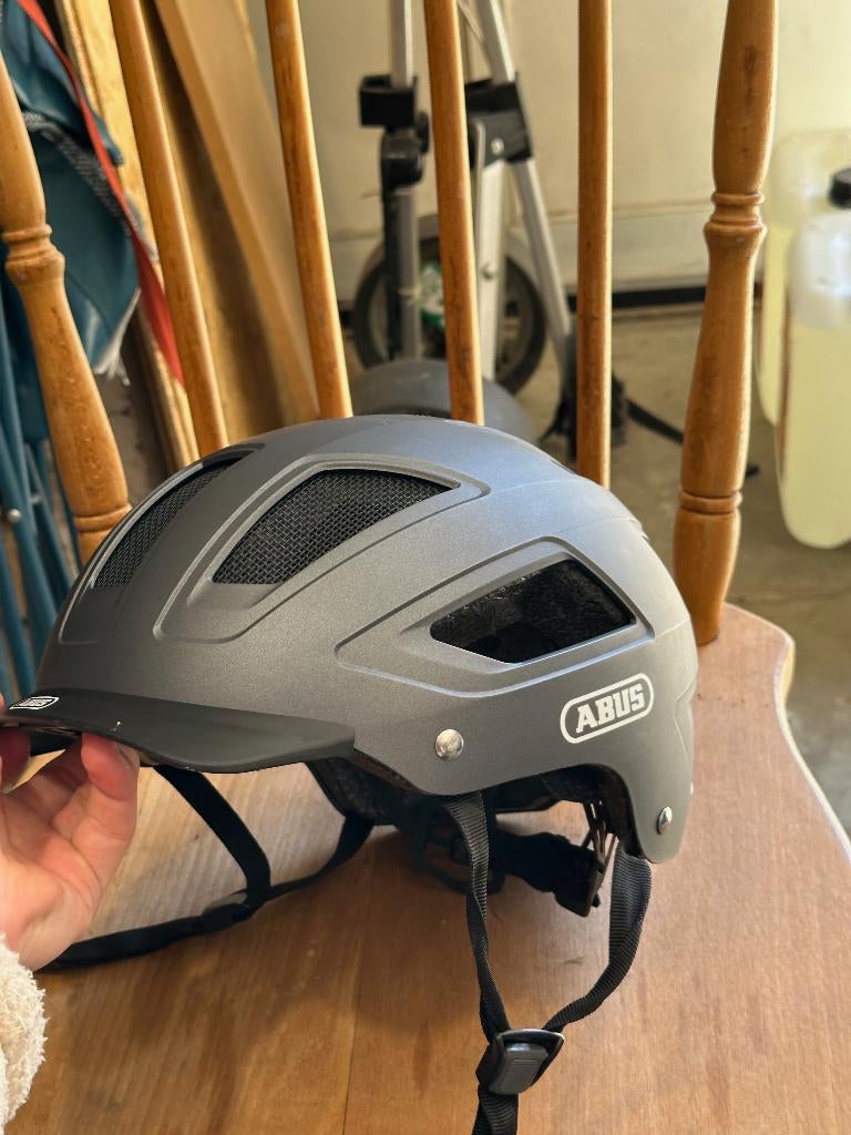 Abus-helm, Fietsen en Brommers, Ophalen, Zo goed als nieuw, L