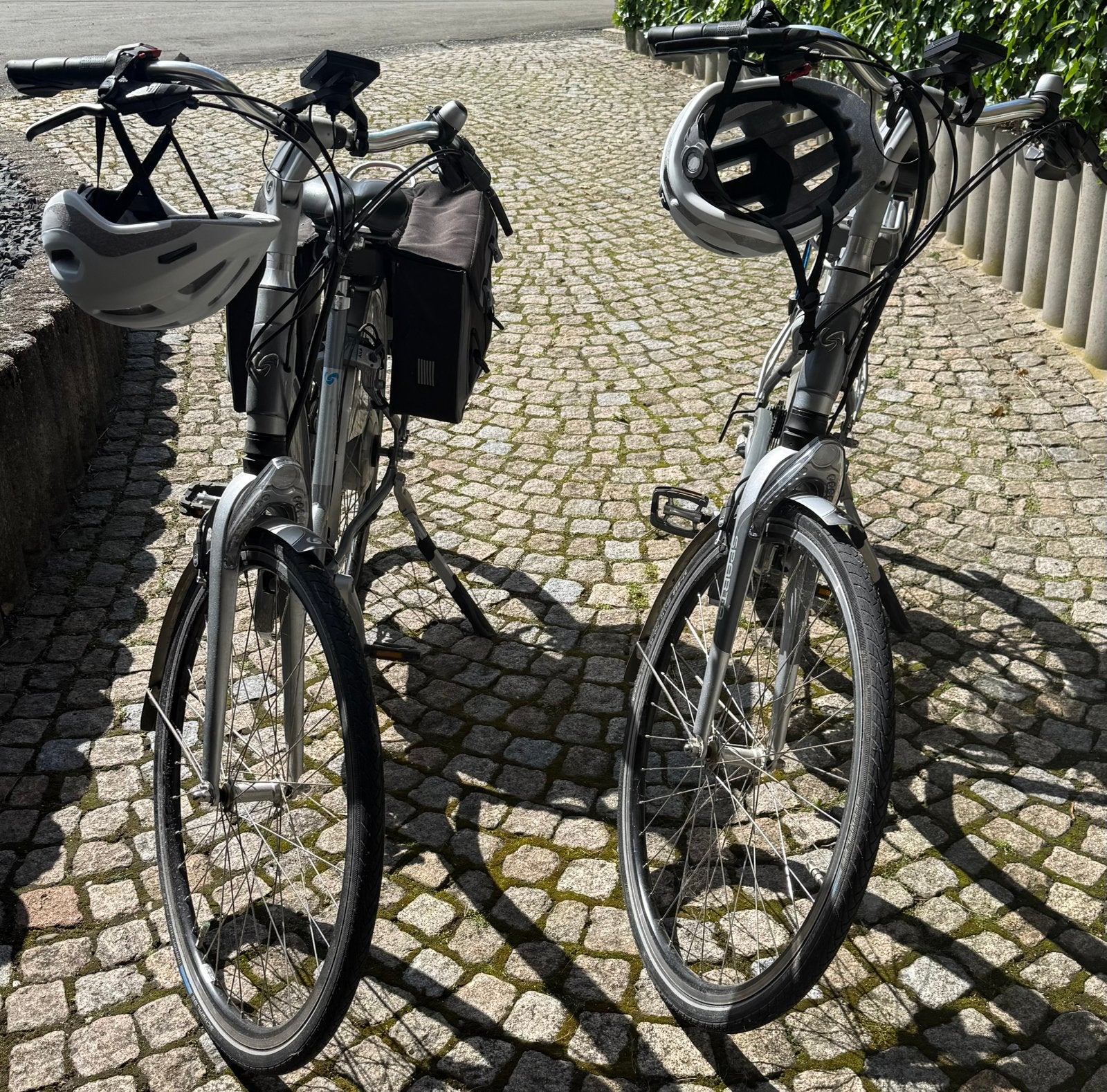 2 vélos électriques, Vélos & Vélomoteurs, Vélos électriques, 55 à 59 cm, Enlèvement, 50 km par batterie ou plus, Sparta