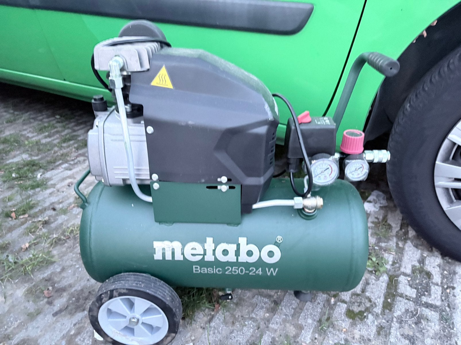 Metabo Basic 250-24 W, 24 liter, 1,5 kW en maximaal 8 bar., Doe-het-zelf en Bouw, Minder dan 25 liter, Ophalen, Zo goed als nieuw