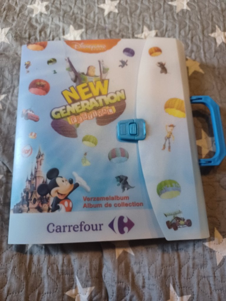 Albun de collection carrefour, 78 pins, Enfants & Bébés, Enlèvement ou Envoi