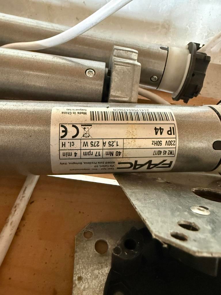 Motor rolluik, Gris, Moins de 100 cm, Fonctionnement électrique, Comme neuf
