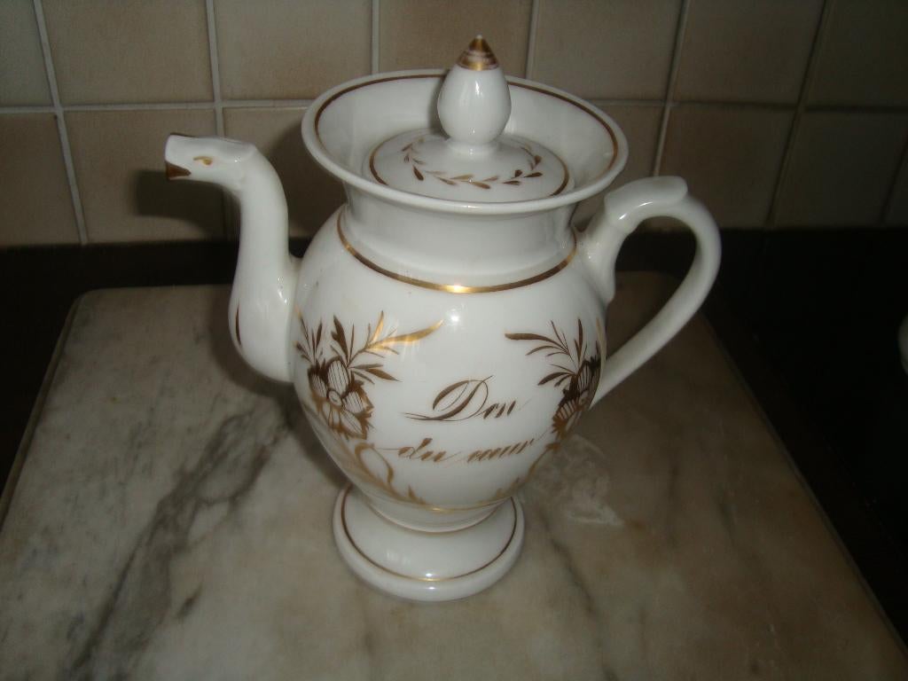 Empire koffiepot in Brussels of Parijs porselein., Ophalen