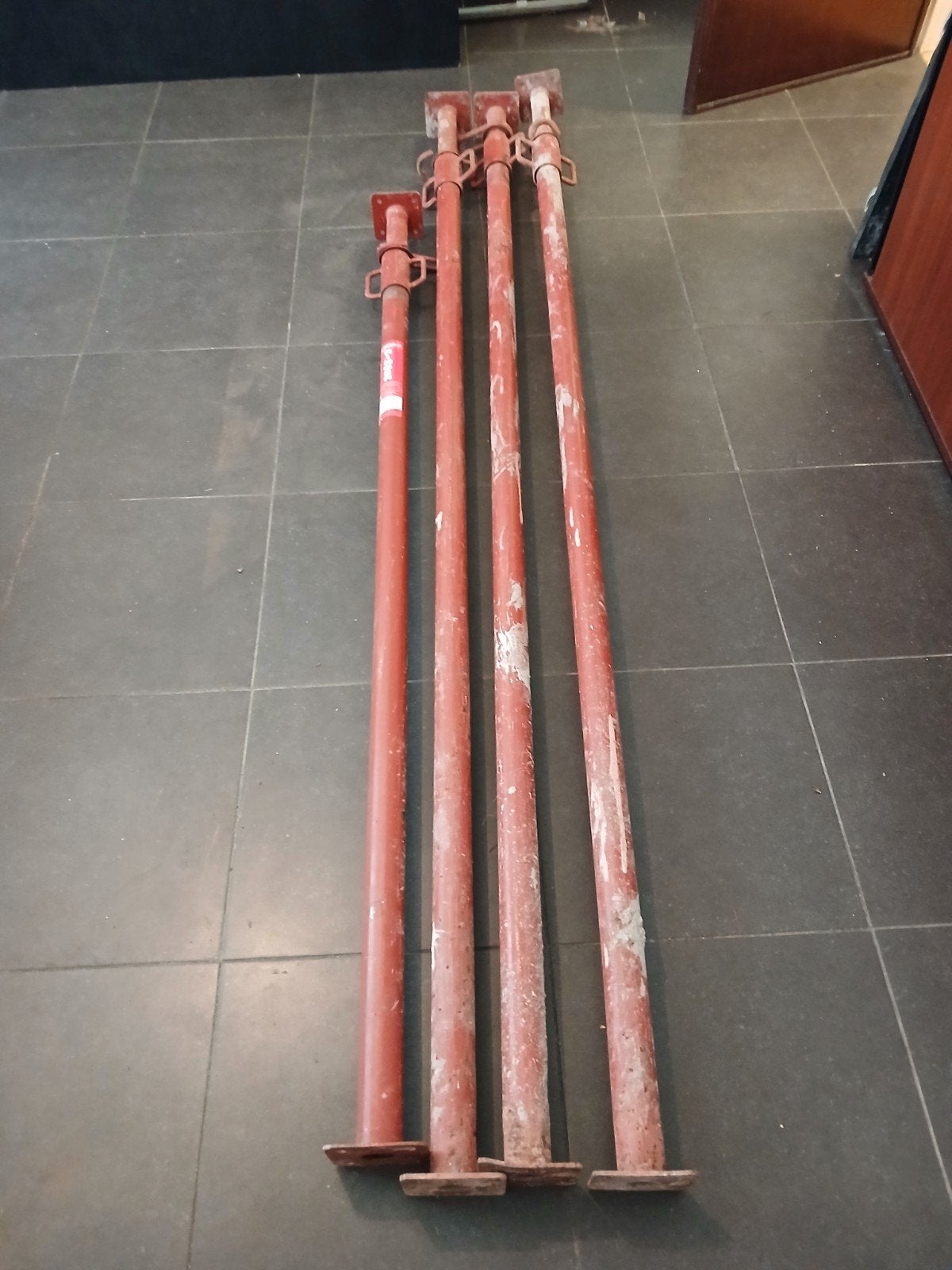 lot de  4 étançons  3 ×  2m50 / 4m50  et 1 × 2m/ 3m60, Enlèvement