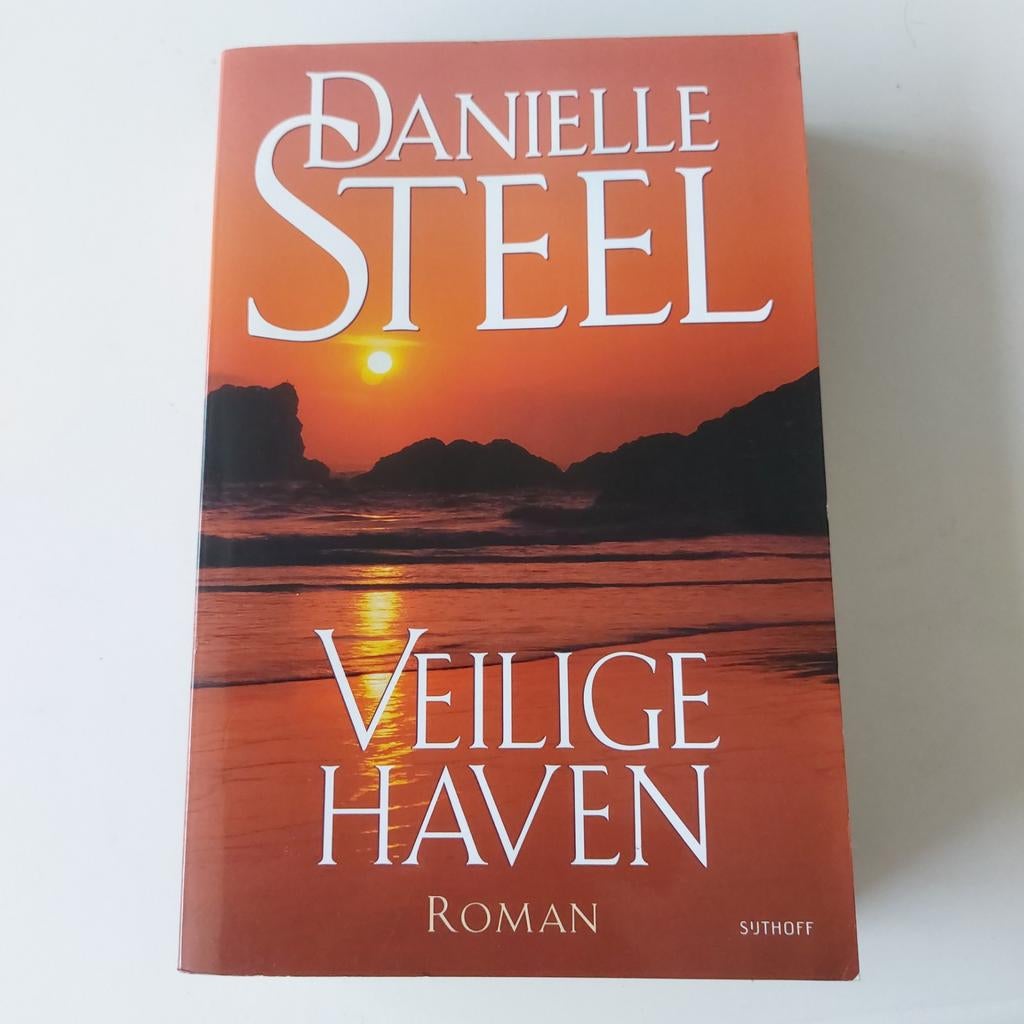 Danielle Steel - Veilige haven. In goede staat., Ophalen, Danielle Steel