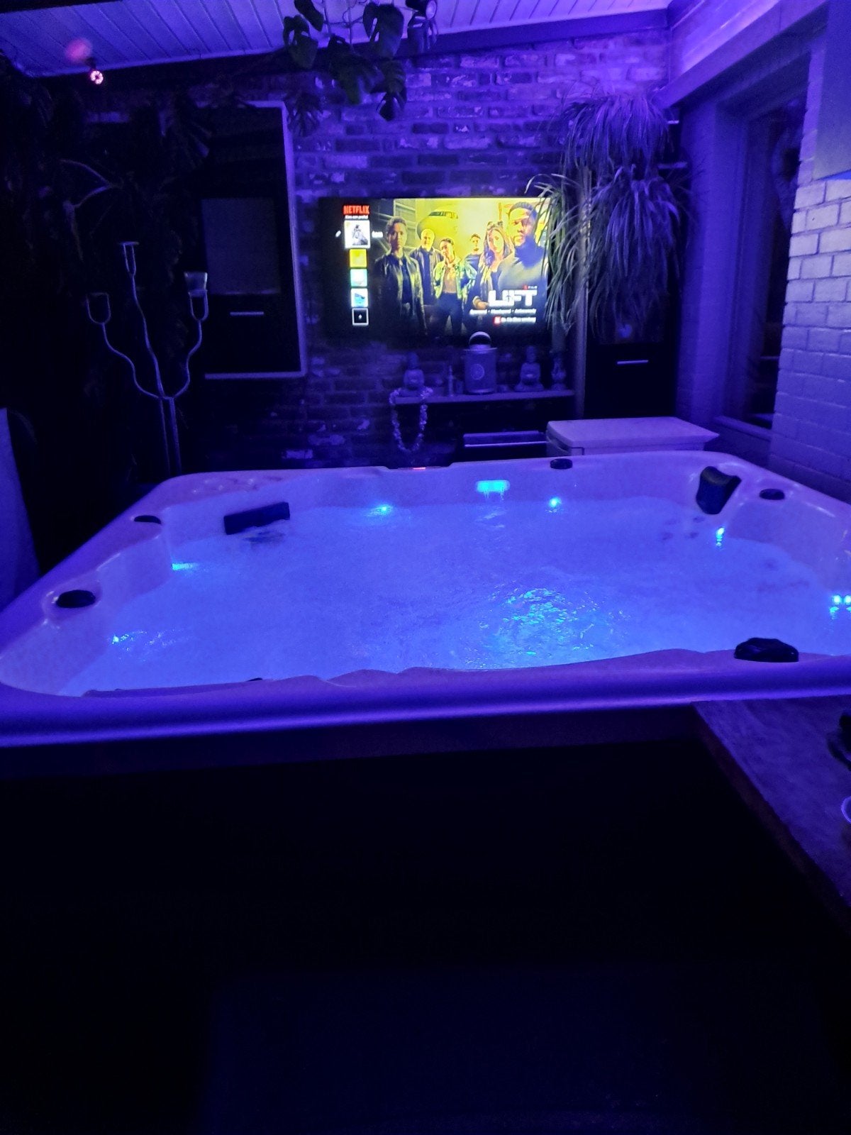 jacuzzi, Ophalen, Zo goed als nieuw, Afdekzeil, Vast