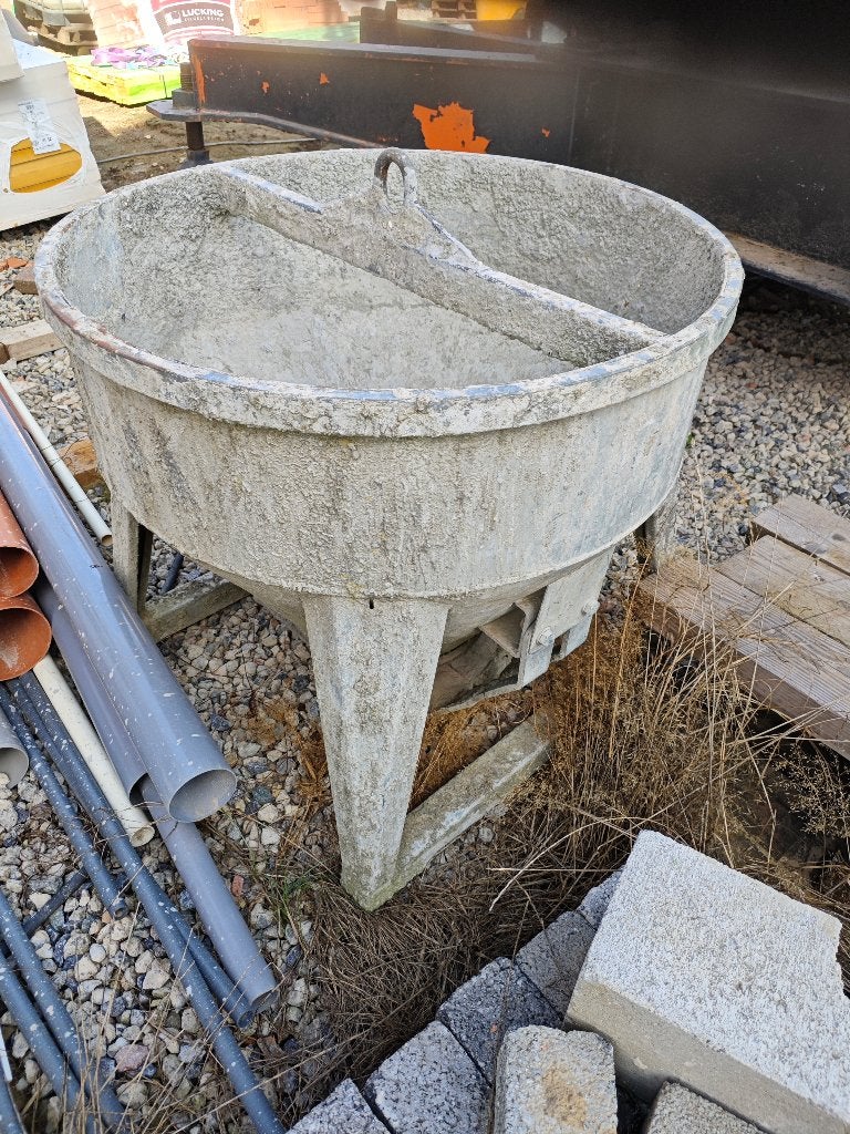 ️ Betonkubel – betonstortbak – stevige metalen uitvoering, Ophalen, Gebruikt