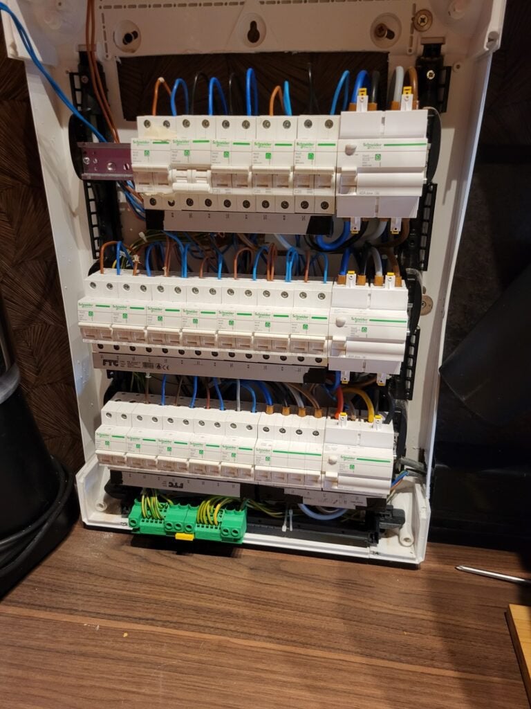 Elektricien voor zowel grote als kleine opdrachten, Dieren en Toebehoren, Ophalen of Verzenden, Zo goed als nieuw