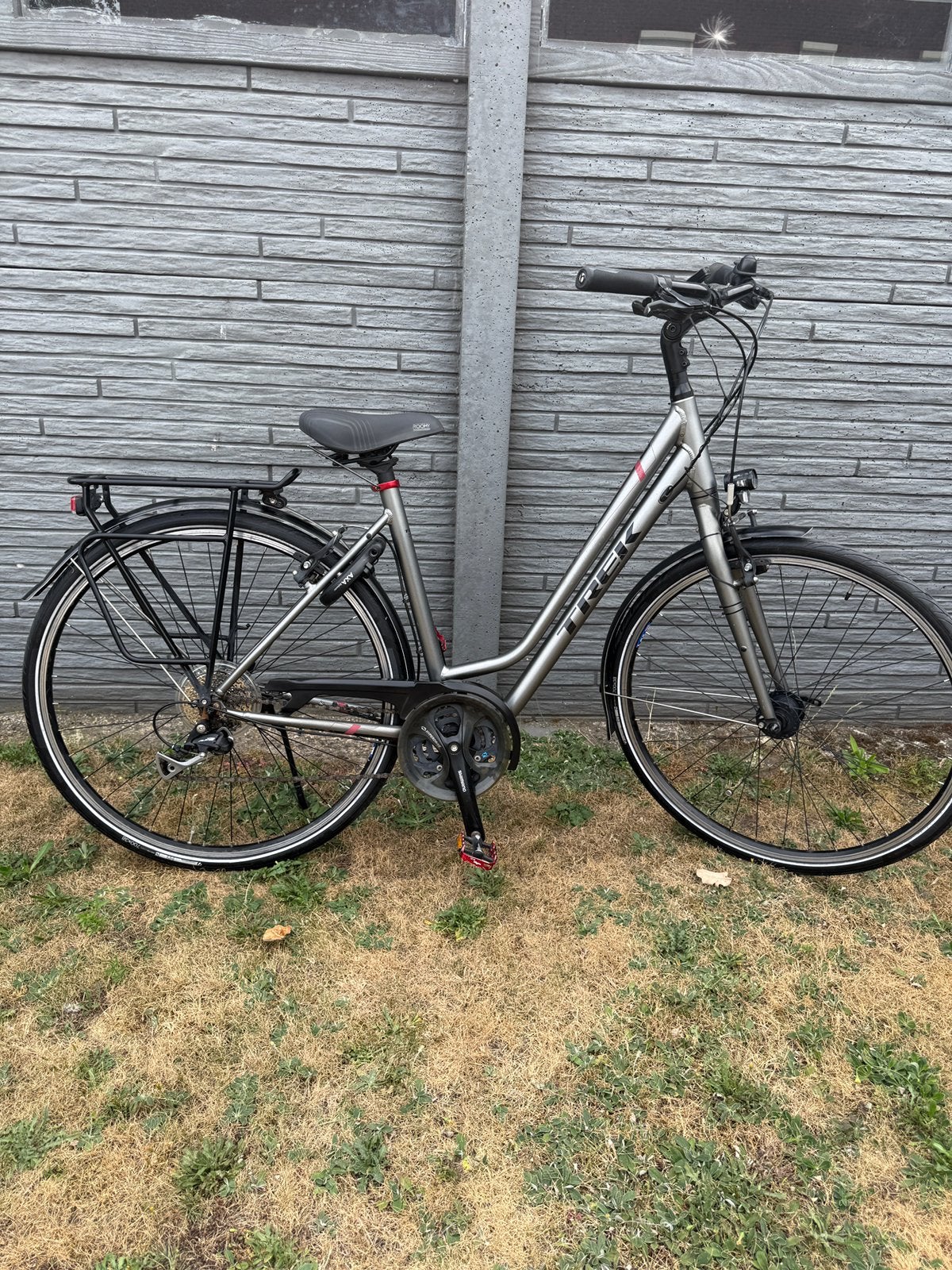 Damesfiets Trek lage instap, Fietsen en Brommers, Ophalen, Zo goed als nieuw, 28 inch