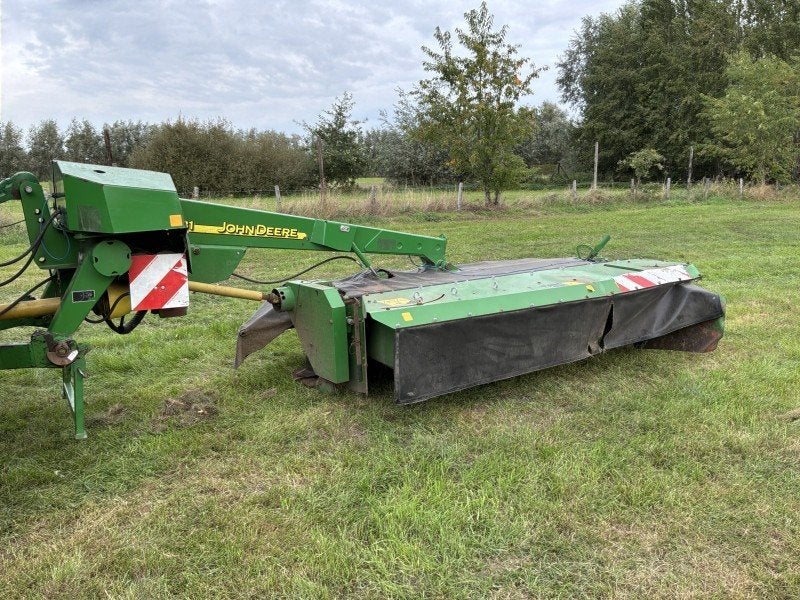 2010 John Deere 331 Schijvenmaaier met kneuzer, John Deere