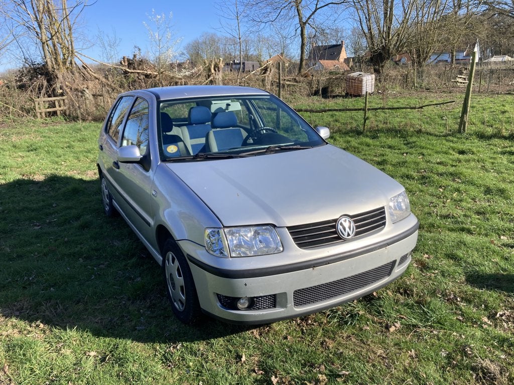 Volkswagen Polo 1.4 essence—BJ 2001—151 000 km—5 portes, Argent ou Gris, Achat, Boîte manuelle, 5 portes