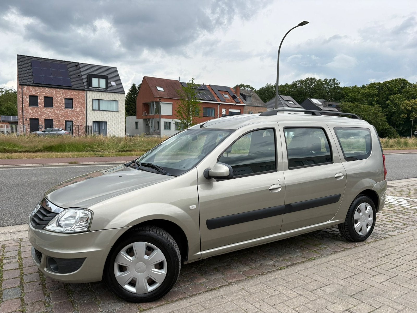 Dacia Logan MCV | 12Maanden Garantie | 61 Dkm |Benzine|2011|, Voorwielaandrijving, Stof, Zwart, Logan