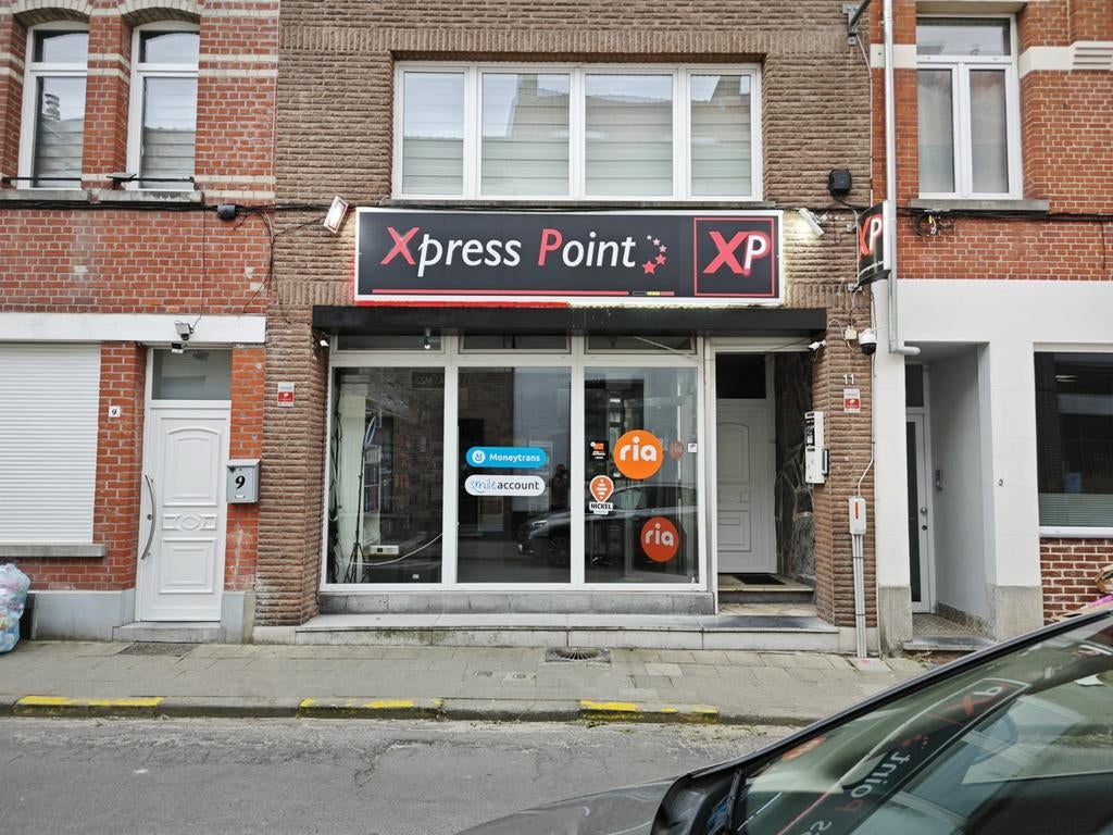 Rez de chaussée commercial à vendre au centre