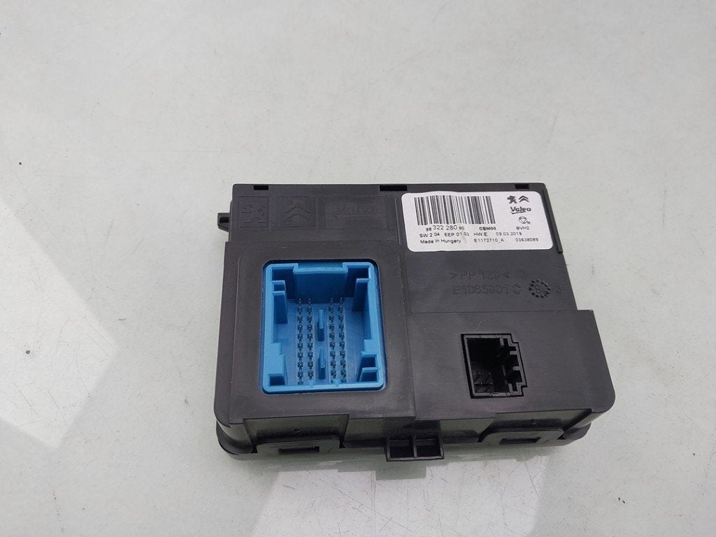 COMPUTER KACHEL Opel Combo Cargo (01-2018/04-2021), Gebruikt, Opel, Opel Automobile GmbH, Kontakt-opel@opel.com