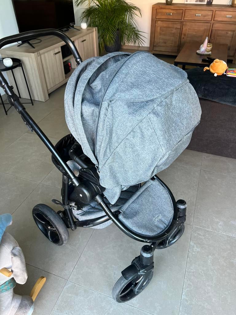 Buggy first, Kinderen en Baby's, Kinderwagens en Combinaties, Ophalen, Zo goed als nieuw, Met autostoeltje