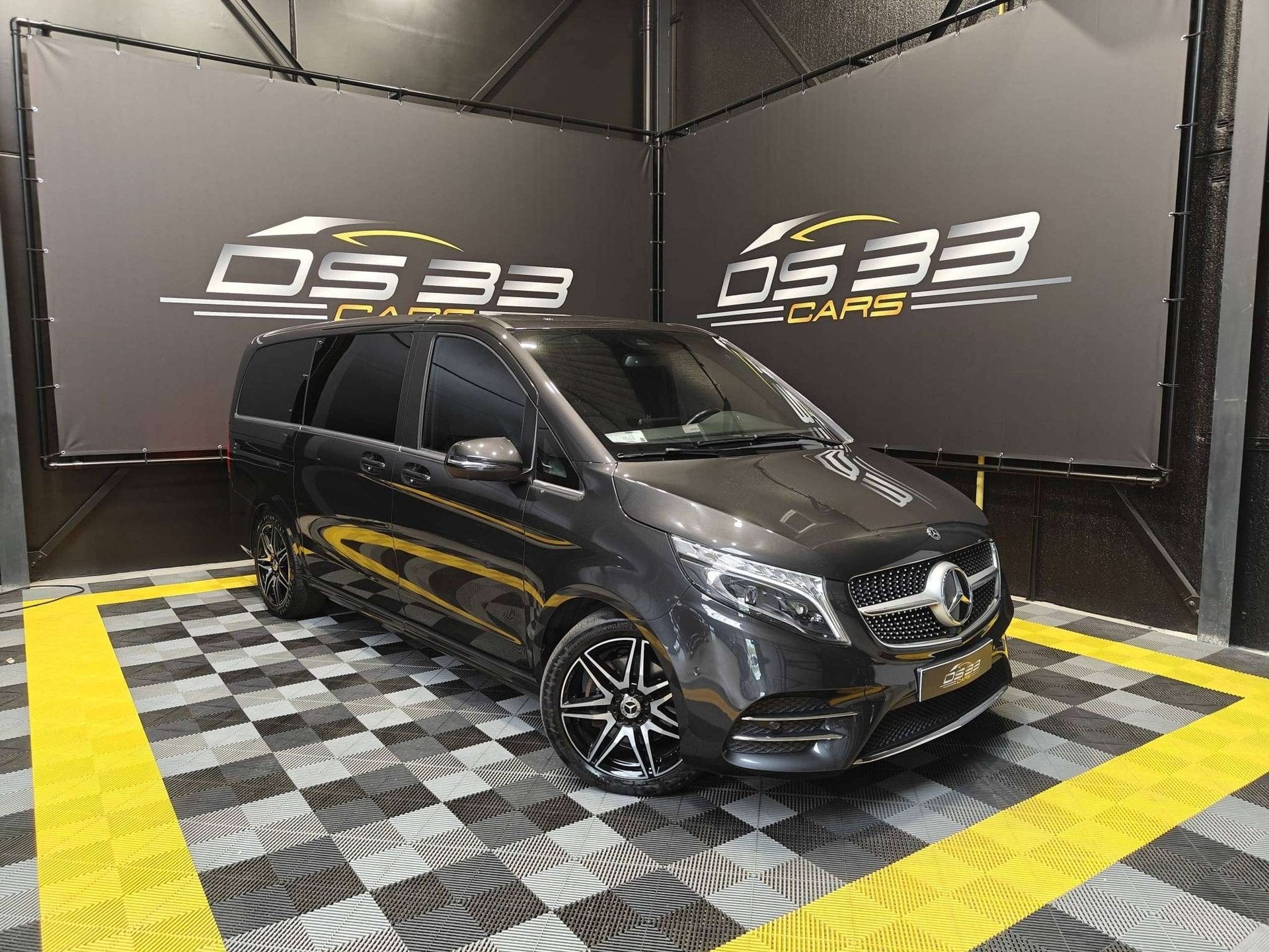 Mercedes-Benz V 300 d AMG 5-zit/LED/Warm+koud Leder/360Cam/A, Auto's, Automaat, Dealer onderhouden, 174 kW, Gebruikt
