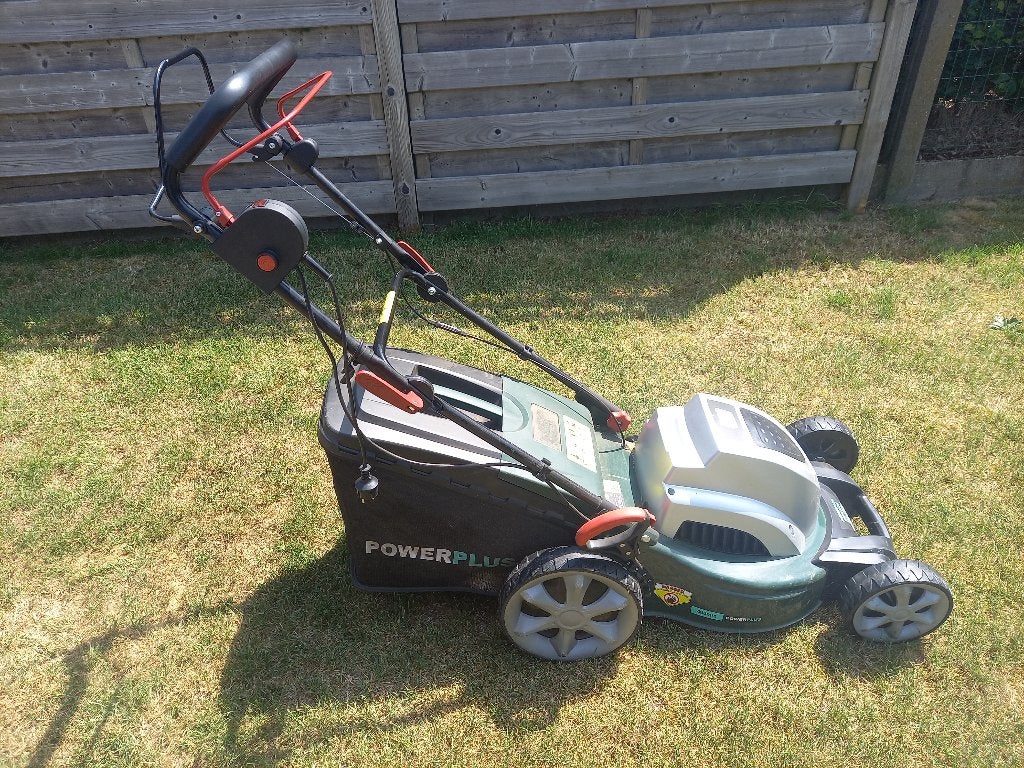 Elektrische grasmaaier  PowerPlus POWPG10260, Tuin en Terras, Grasmaaiers, Ophalen, Gebruikt, Elektrische grasmaaier, Opvangbak