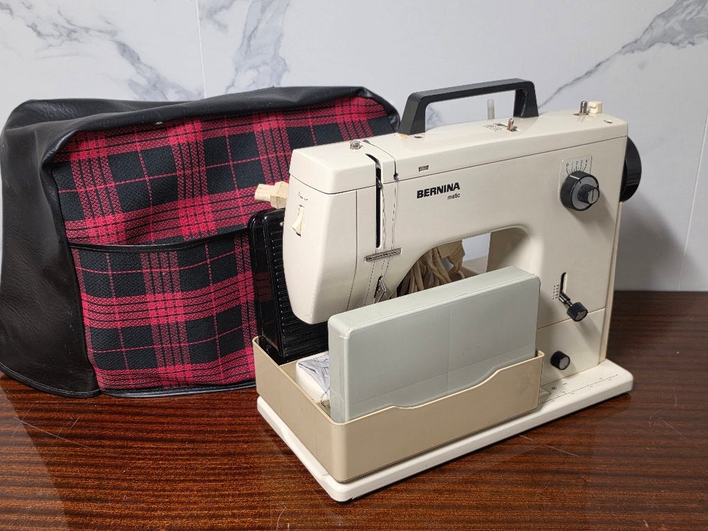 BERNINA 810 - machine à coudre, Enlèvement ou Envoi, Comme neuf, Machine à coudre, Bernina