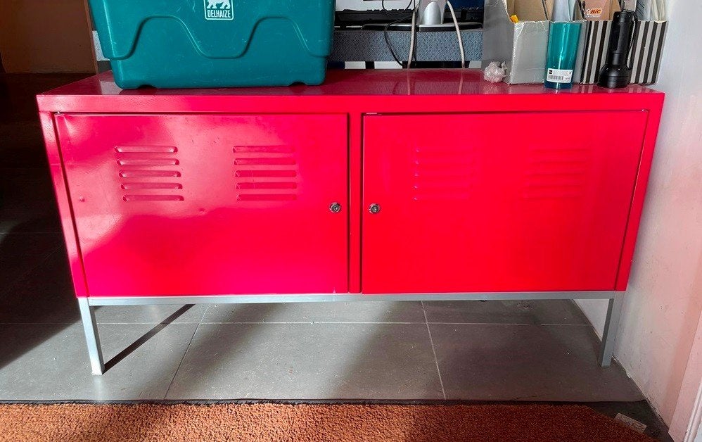 Meuble Ikea PS Vintage @ OXFAM Solidarité, Enlèvement, Métal, Avec tablette(s)