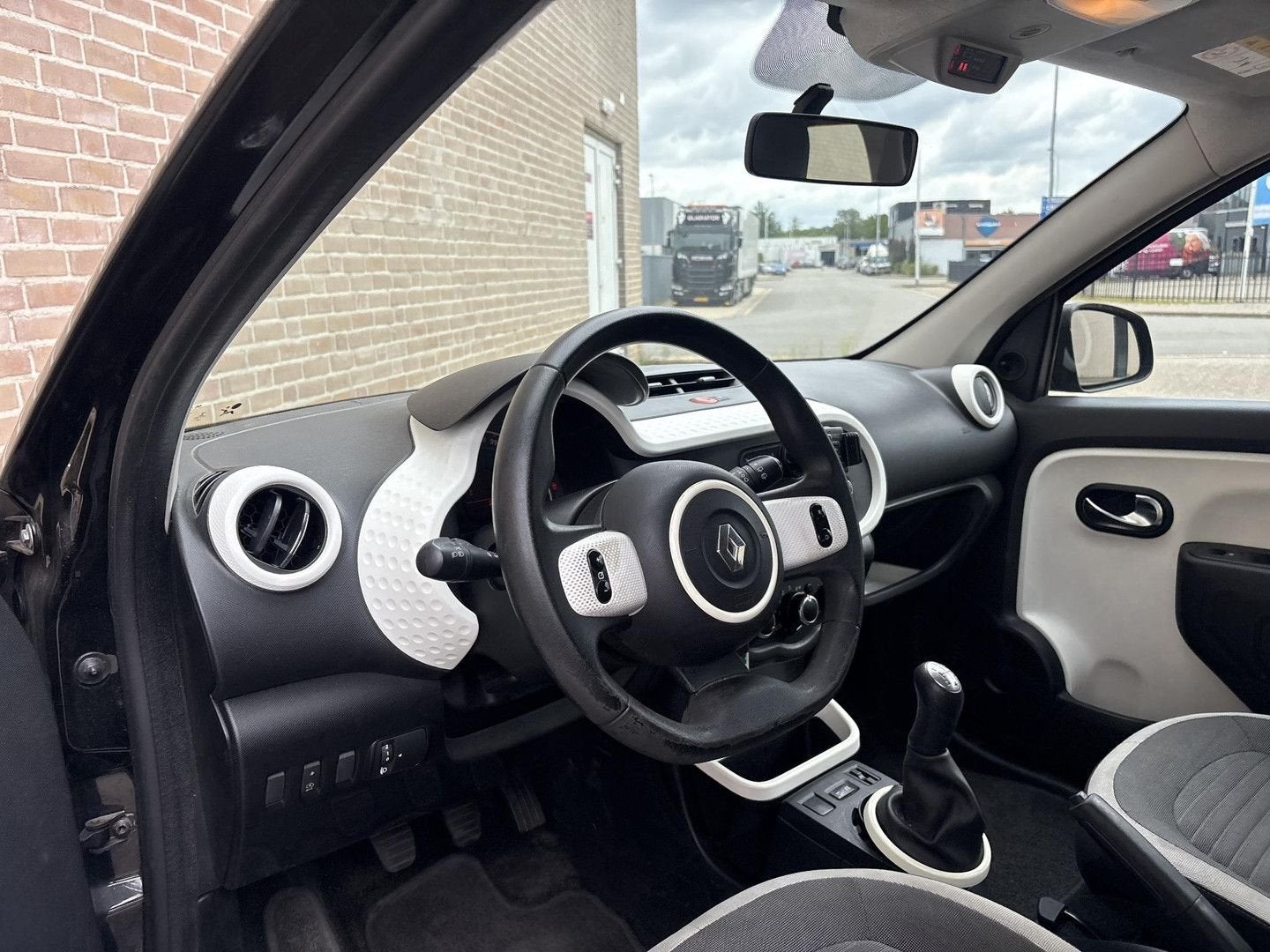 Renault Twingo 1.0 SCe Expression | € 3.200,- NETTO! | 5-Deu, Autos, Renault, Entreprise, Boîte manuelle, Noir, 95 g/km