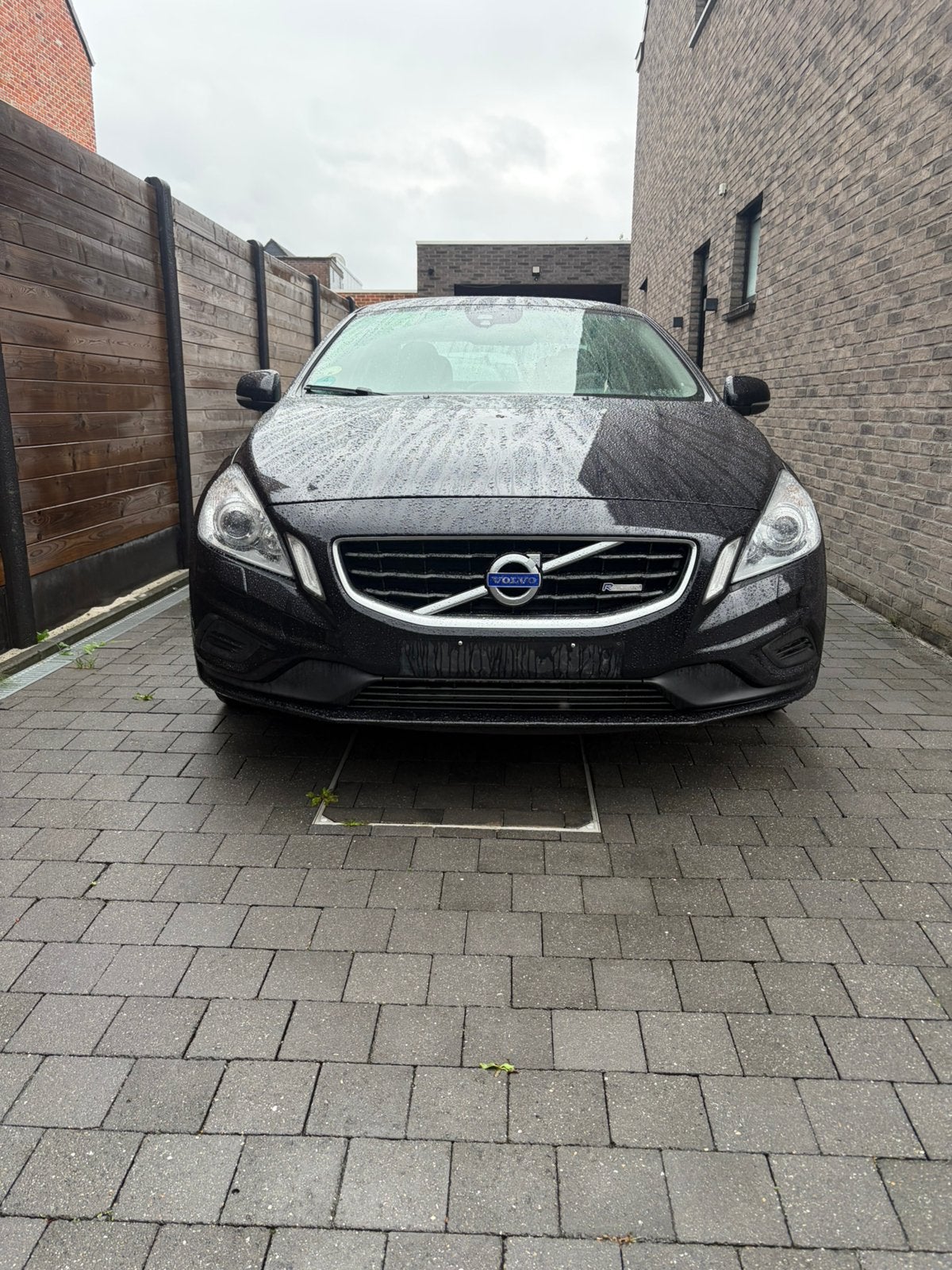 Volvo S60 2.0d R-design 1ste eigenaar, Auto's, Voorwielaandrijving, Euro 5, Zwart, S60