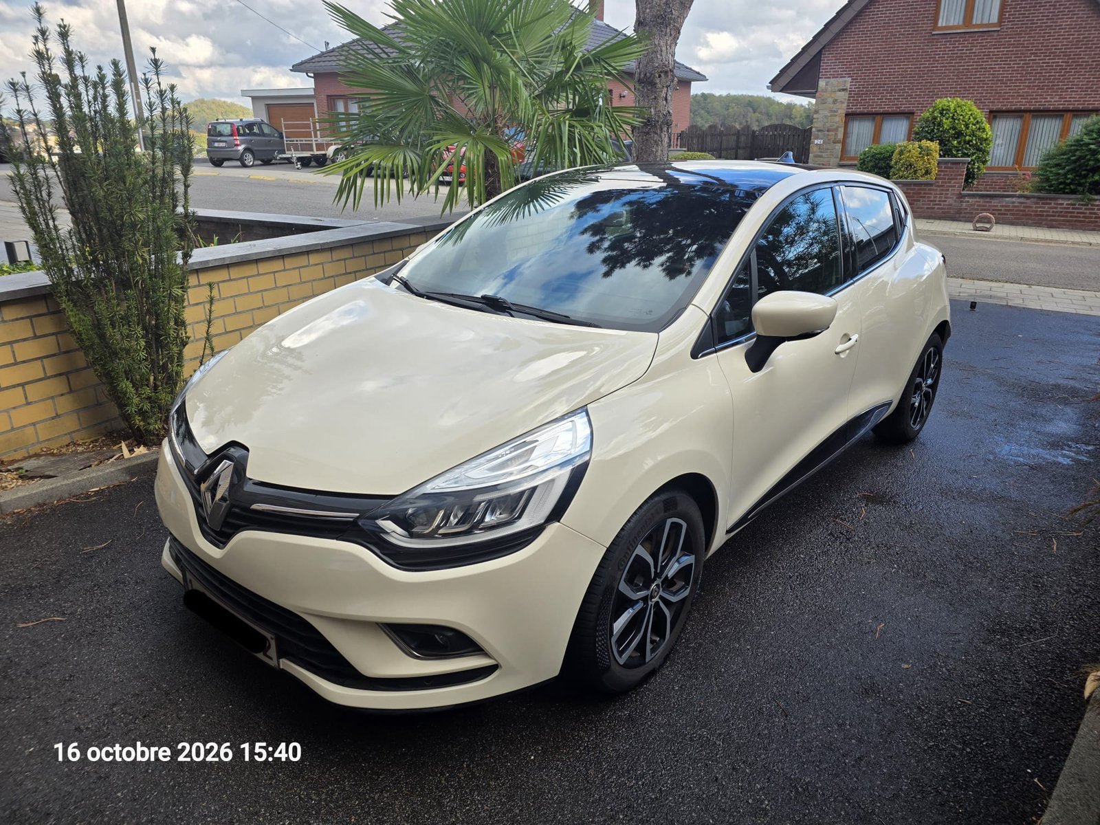 Renault Clio 4 Intens 1.5 dCi 90 — 2017 — 107.000 km, Leder en Stof, Beige, 5 deurs, Particulier