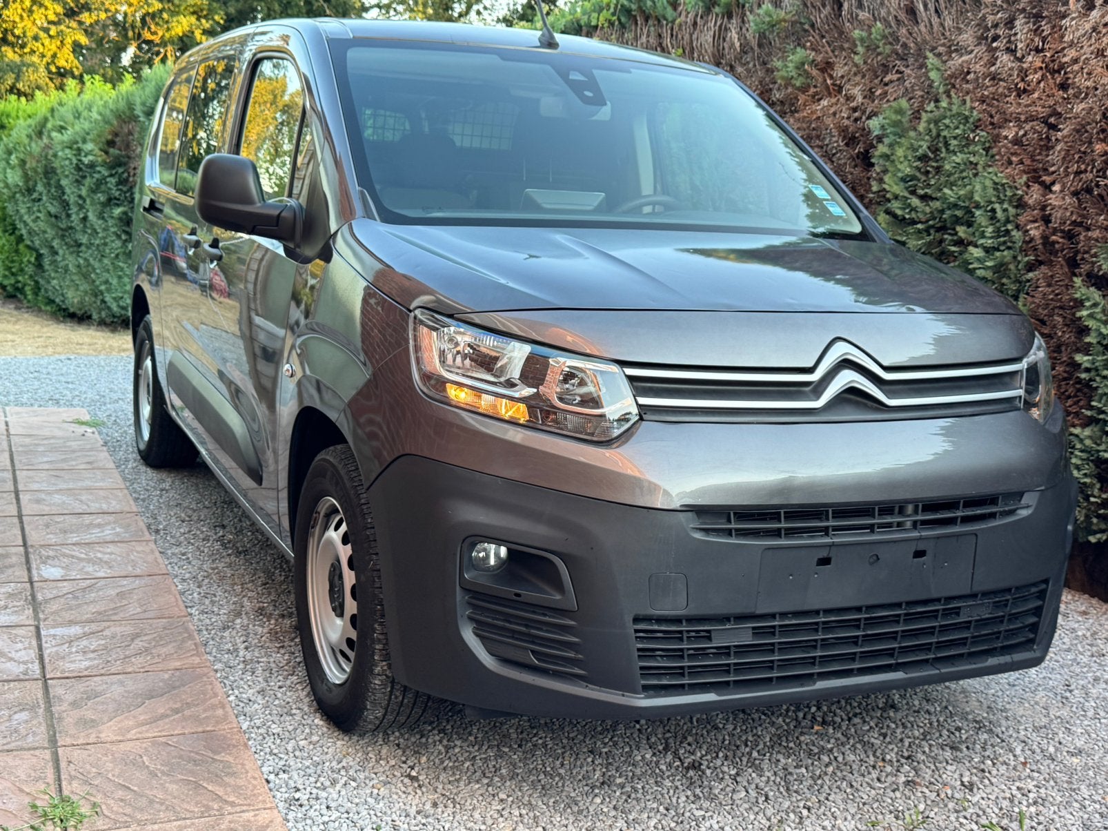 Citroen Berlingo 3zit  2021 1.2 benzine  met km 97,000, Berlingo, Handgeschakeld, 5 deurs, Particulier