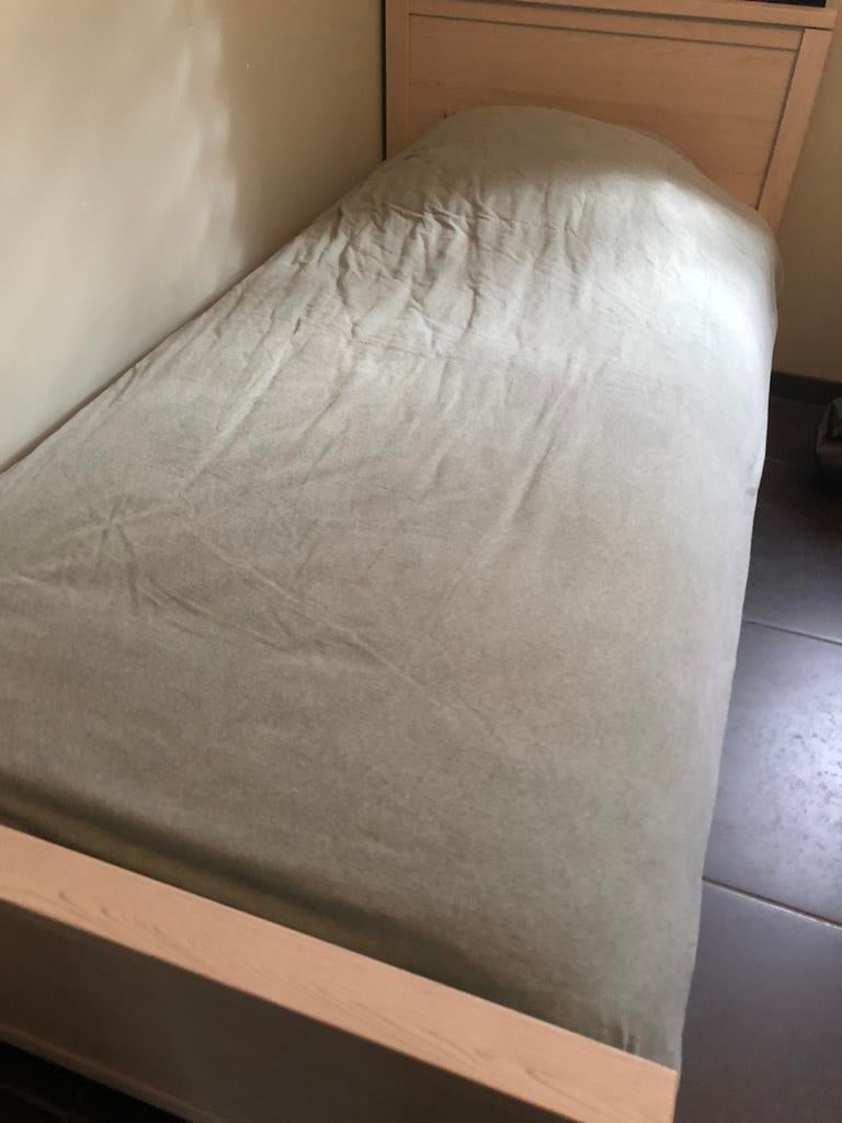 Éénpersoonsbed compleet- lattenbodem, matras en beddengoed, Huis en Inrichting, Slaapkamer | Bedden, Ophalen, Gebruikt, 90 cm