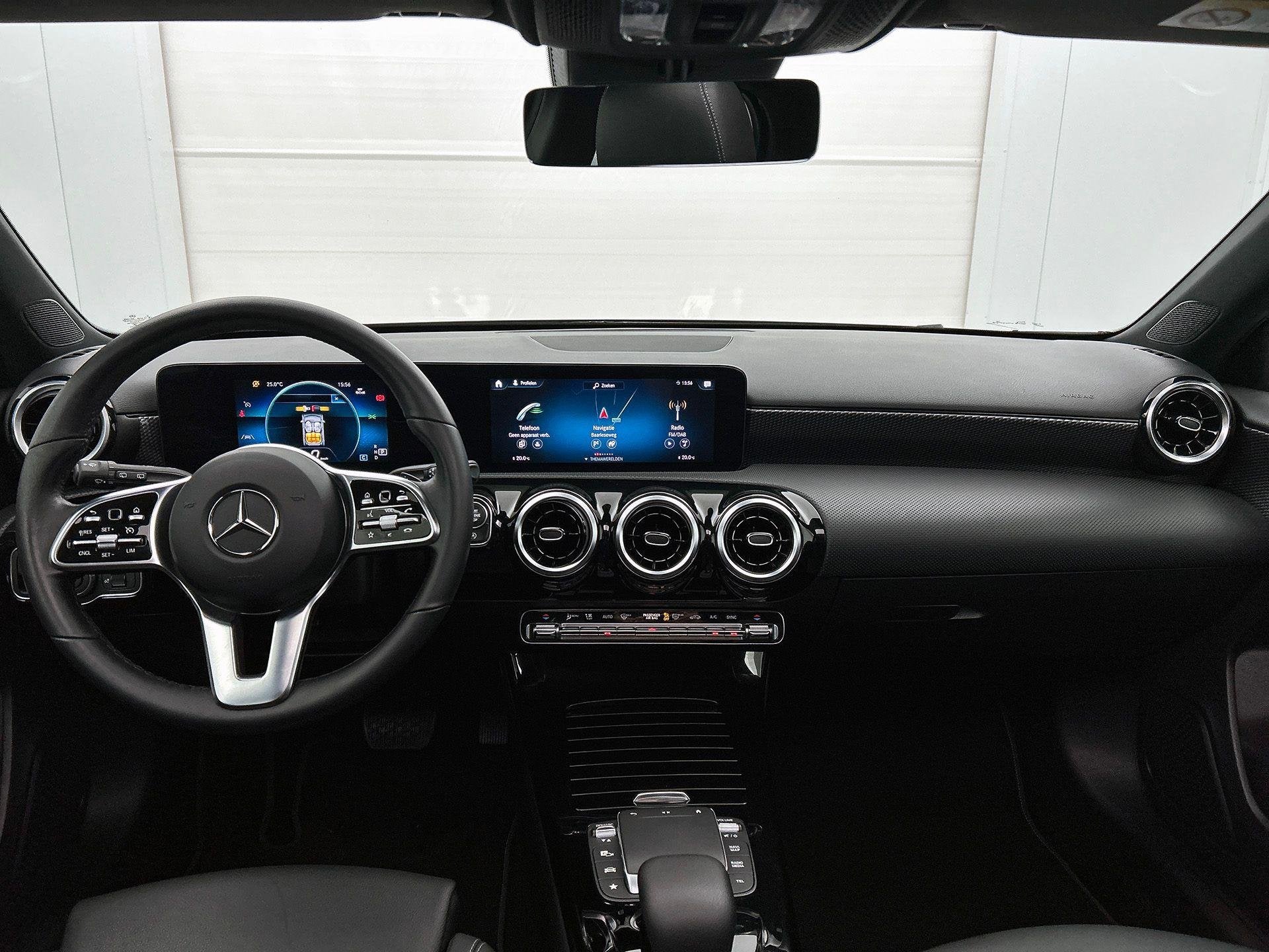 Mercedes-Benz A-klasse 180 Business Line | Panoramisch Dak |, Autos, 100 kW, 680 kg, Entreprise, Entretenue par le concessionnaire