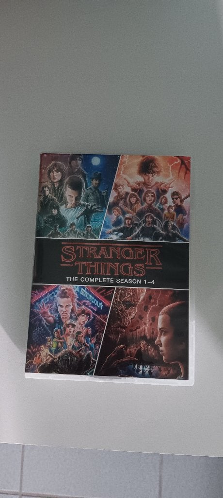 dvd box stranger things, Verzamelen, Ophalen, Zo goed als nieuw, Tv, Overige typen