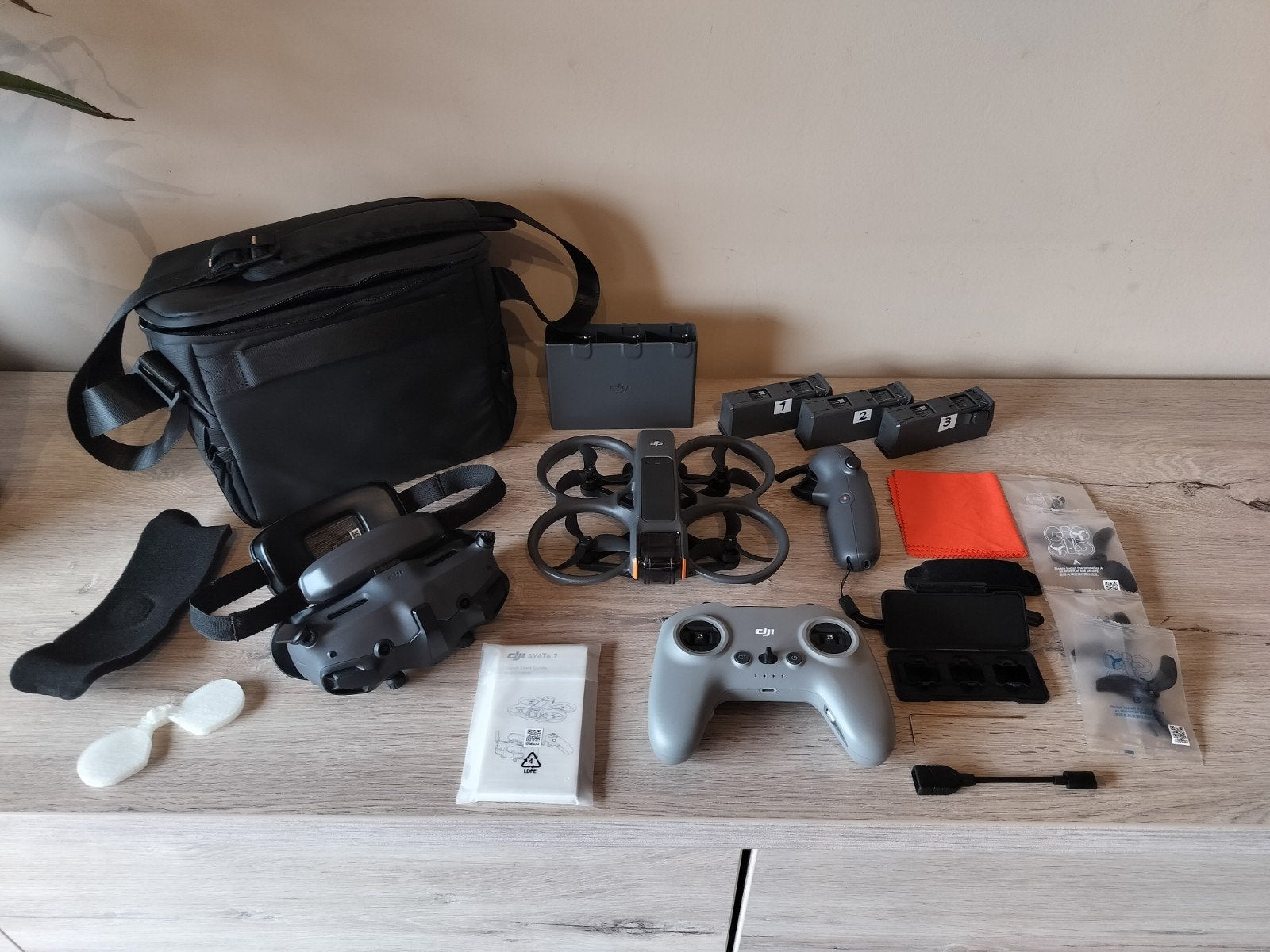 DJI Avata 2 Fly More Combo + meer, TV, Hi-fi & Vidéo, Drones, 250 à 900 g, Qualité supérieure, Comme neuf, Maintien d'altitude