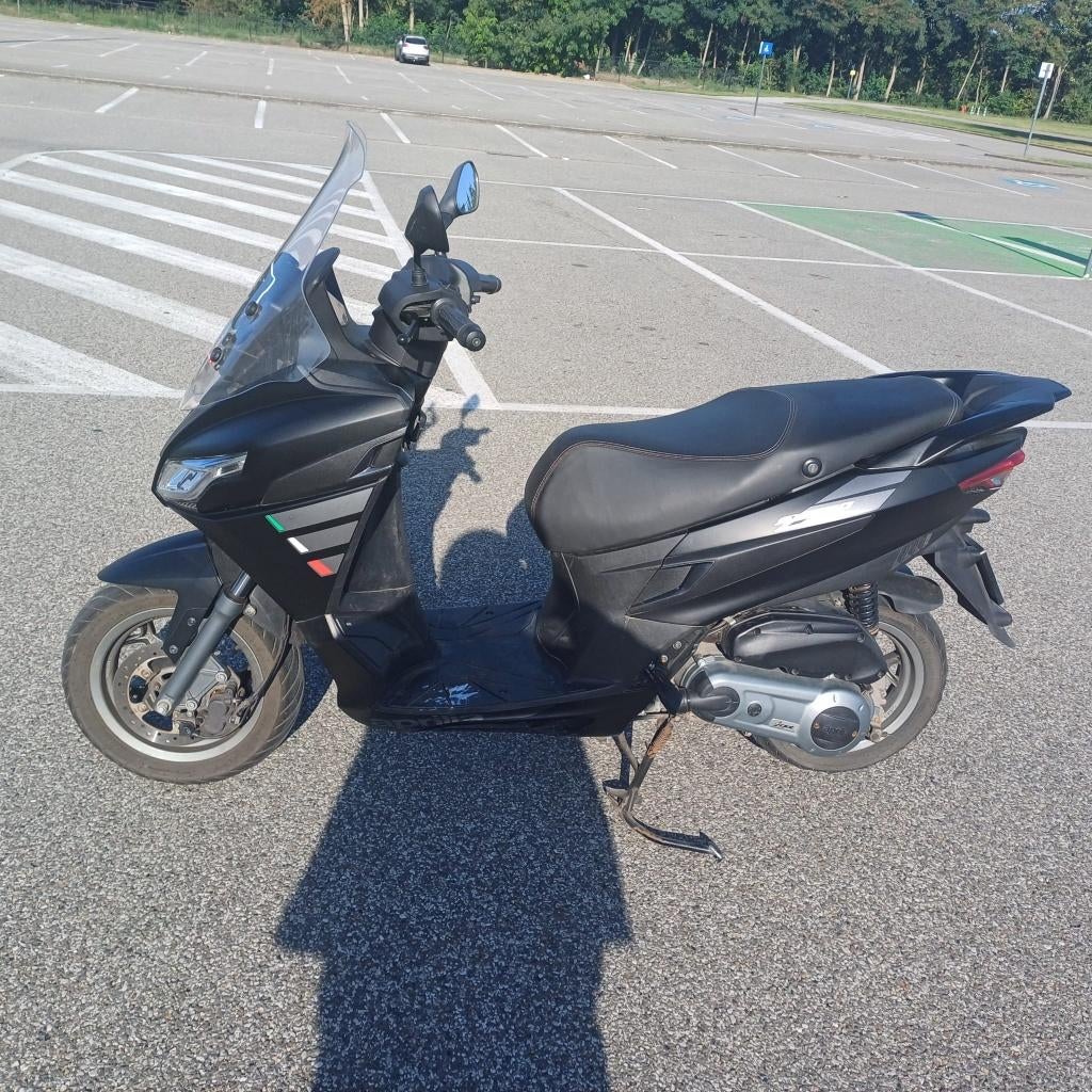 Aprilia SXR 50 (2023), Fietsen en Brommers, Scooters | Aprilia, Ophalen, Overige modellen, Benzine, 50 cc