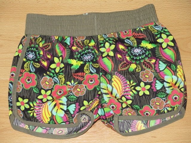 Een kleurrijk beachshortje, maat 146-152, NIEUW, Kinderen en Baby's, Kinderkleding | Maat 146, Ophalen, Nieuw, Meisje, Sport- of Zwemkleding