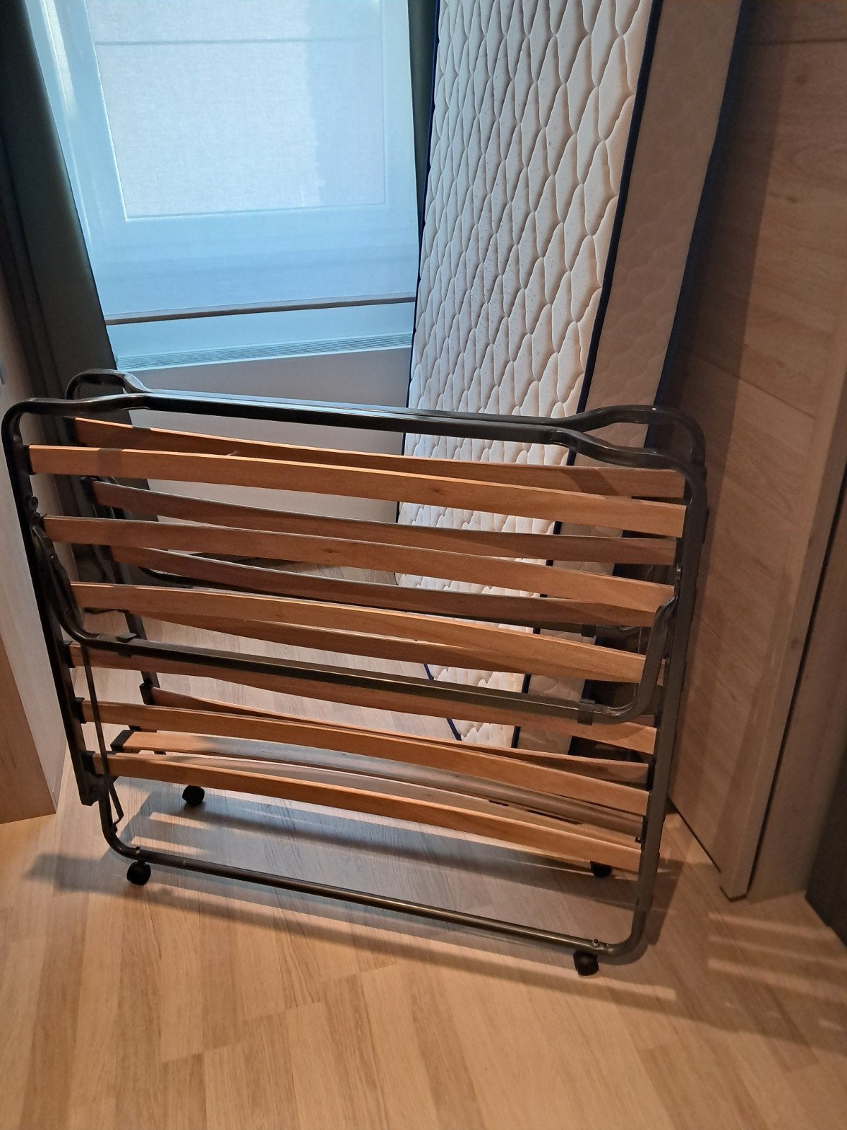 Nieuw opvouwbaar twijfelaar op wieltjes  matras en dektop, Ophalen, Twijfelaar, 200 cm, 120 cm